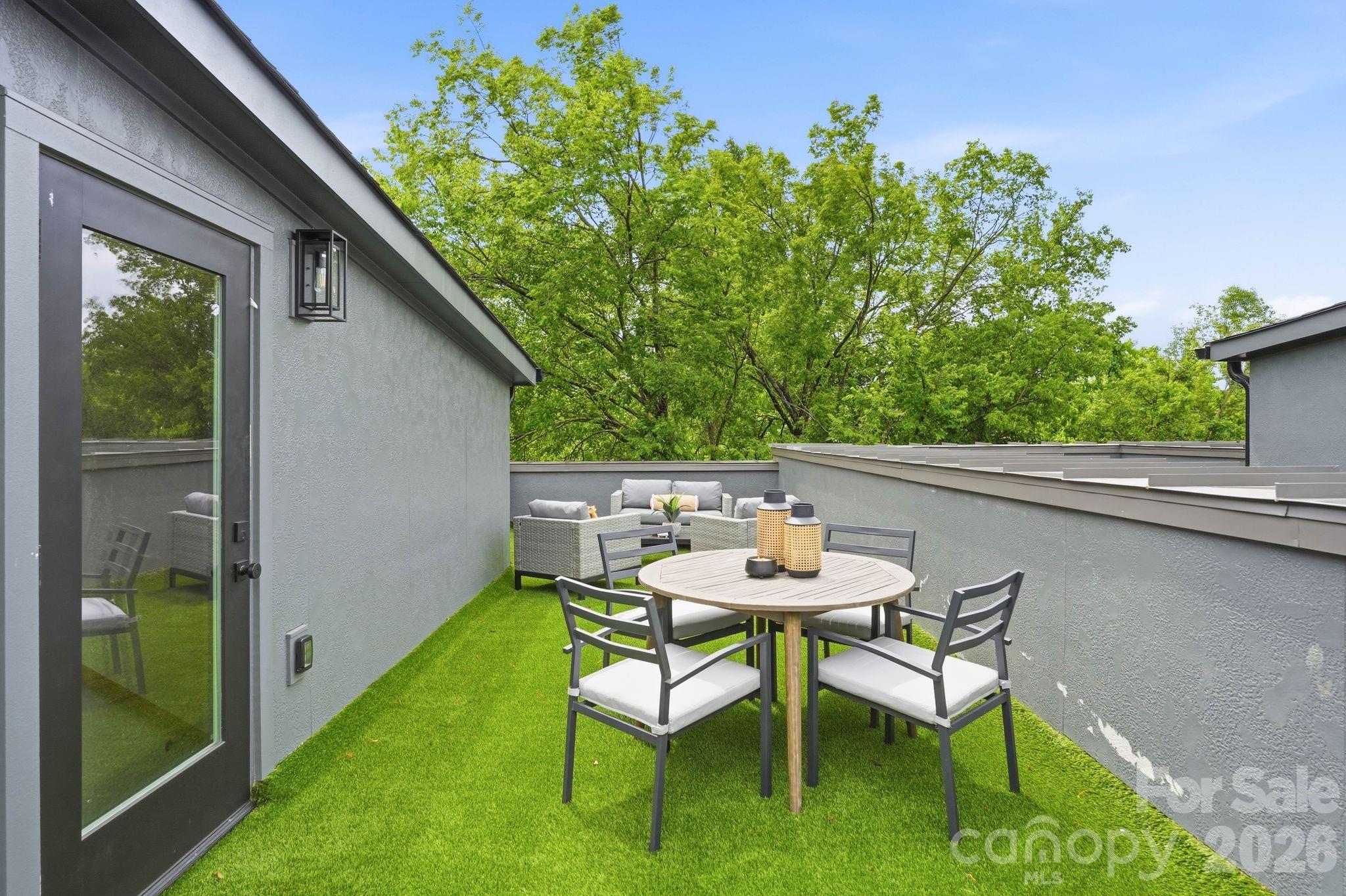 608 E 16th Street