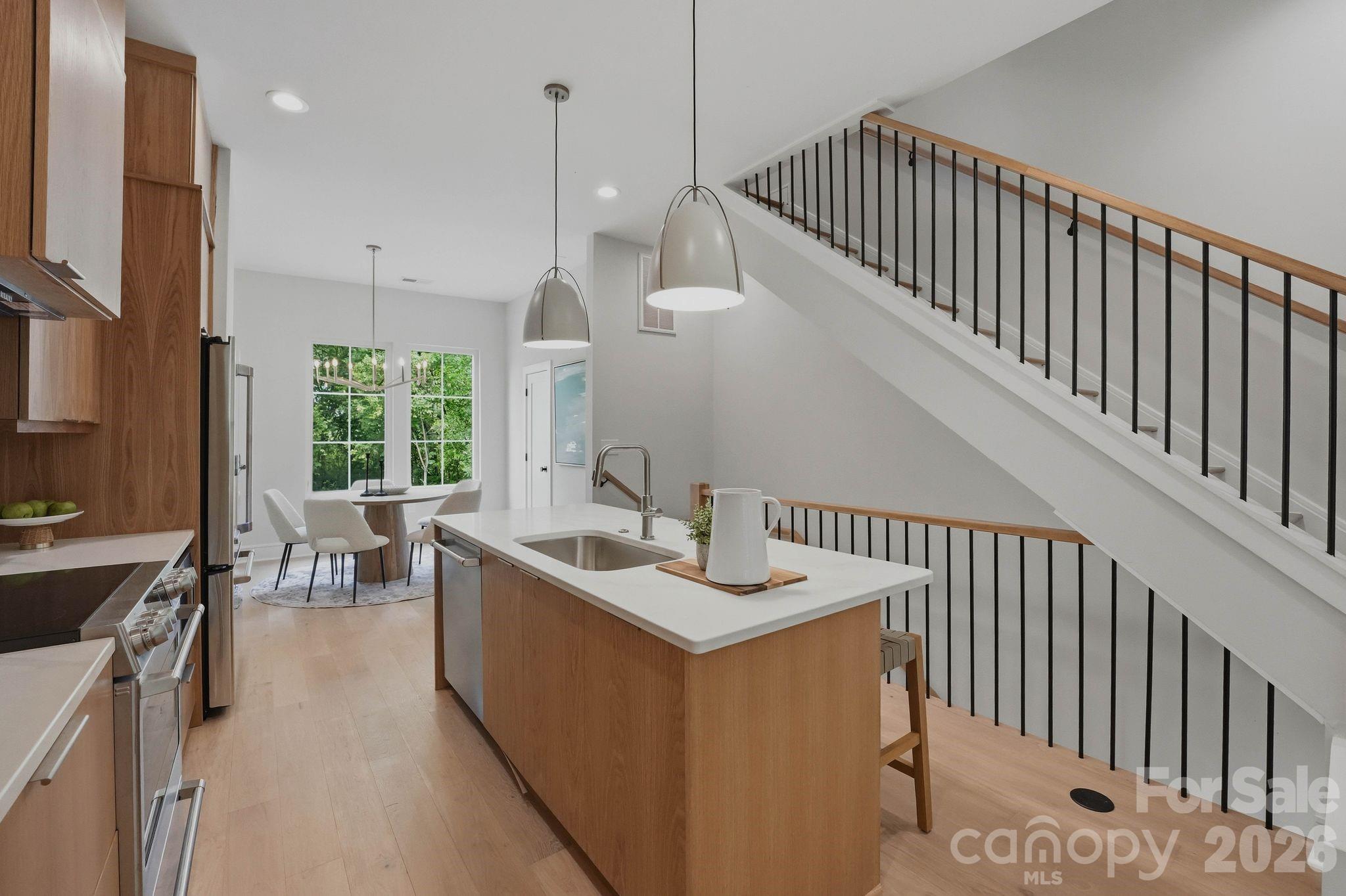 608 E 16th Street
