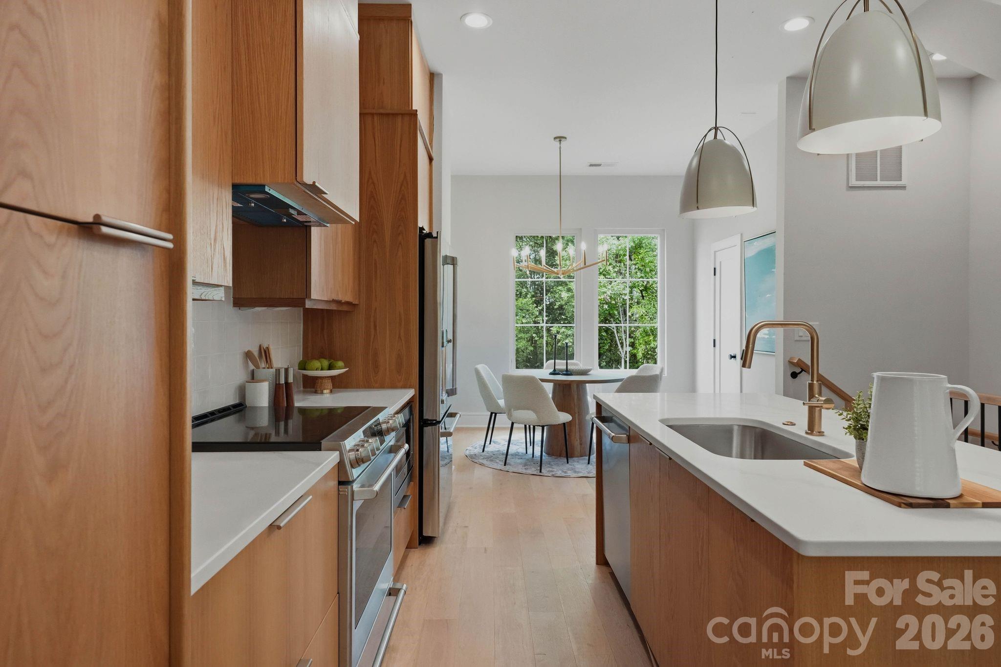 608 E 16th Street