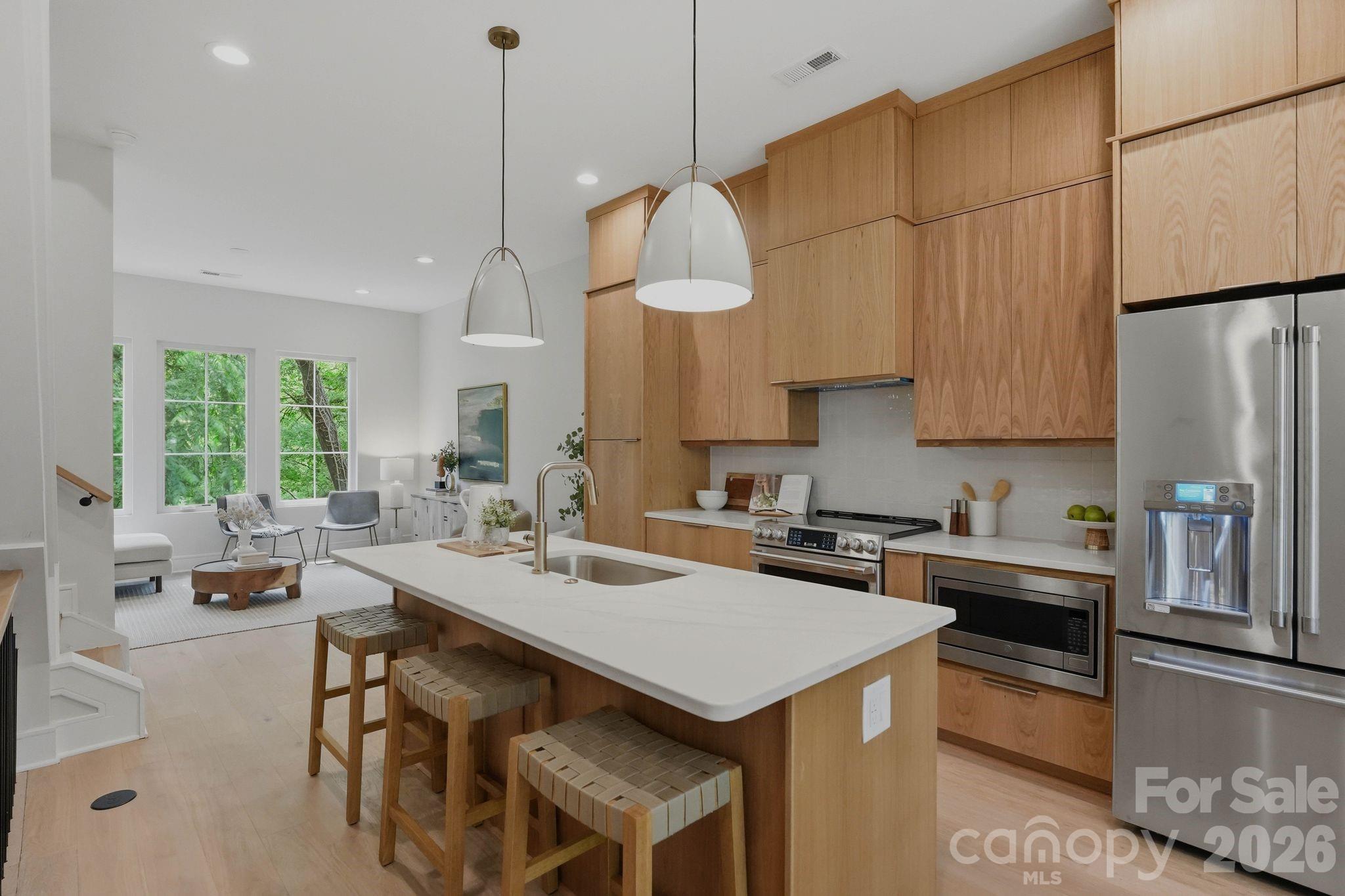 608 E 16th Street