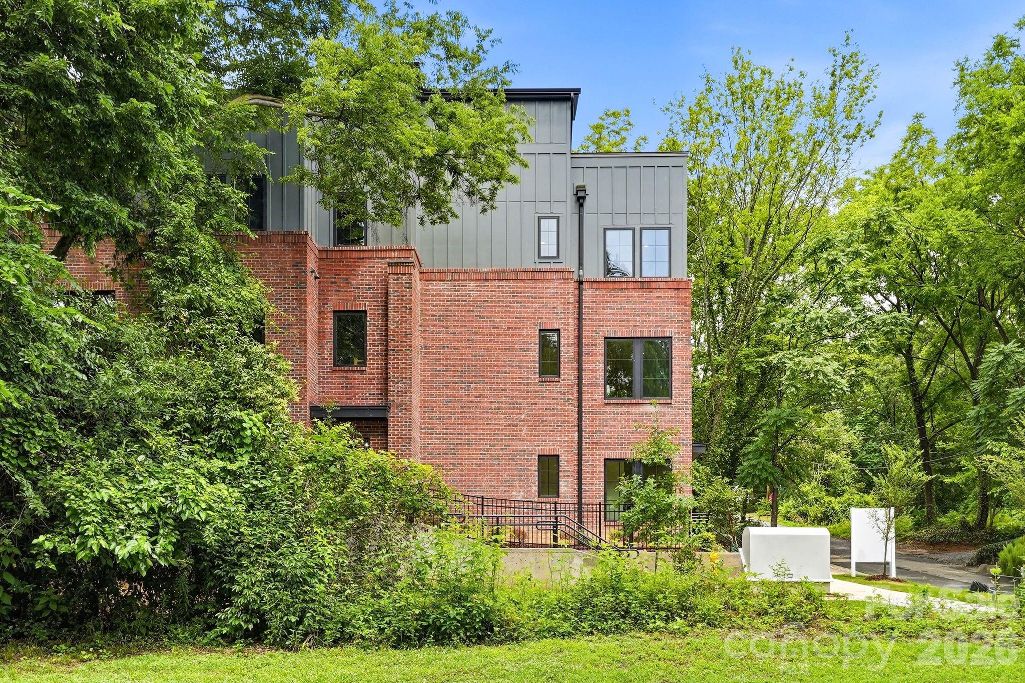 608 E 16th Street