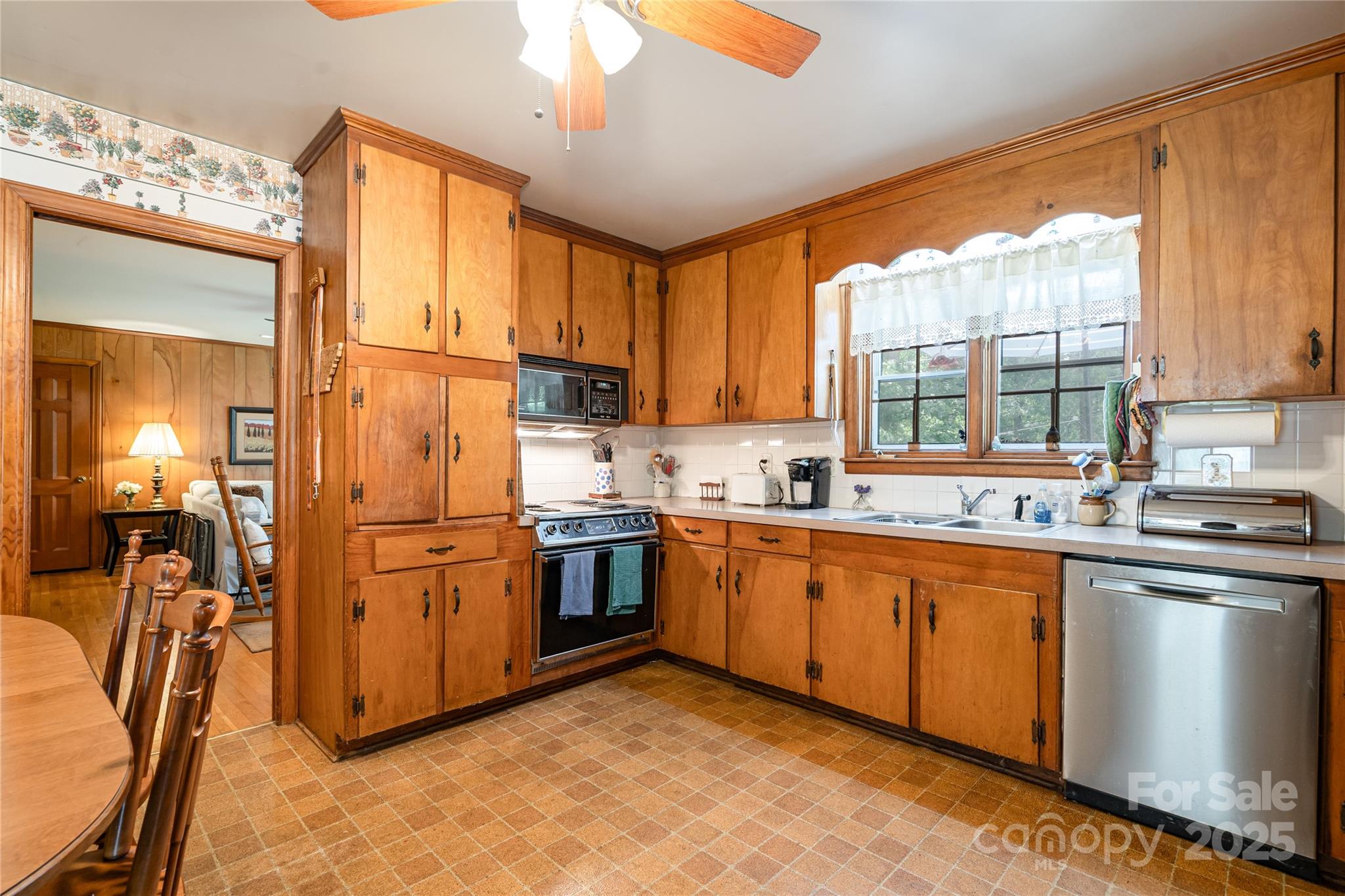 1210 Shady Bluff Drive