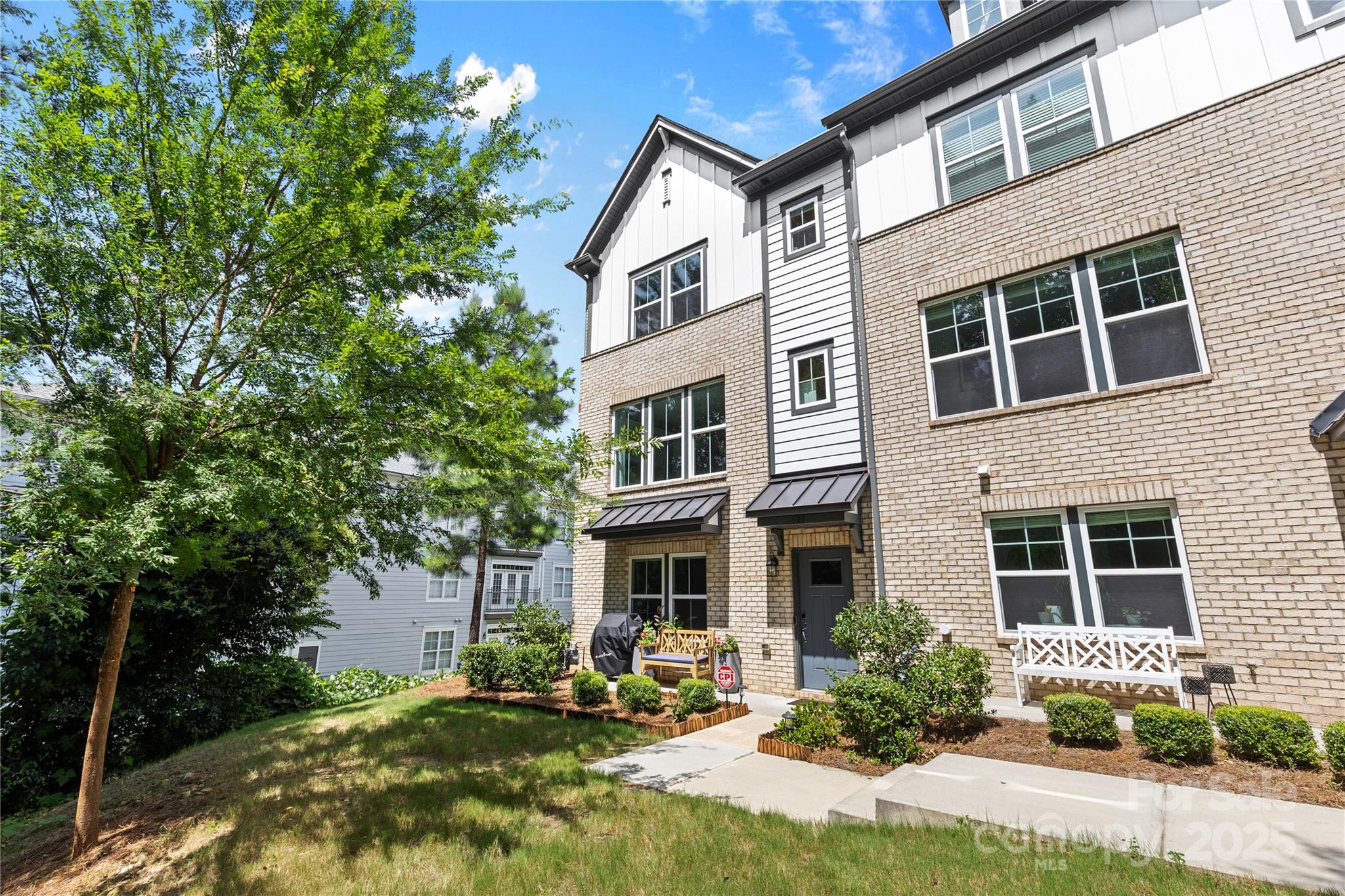 621 Tudor Park Way