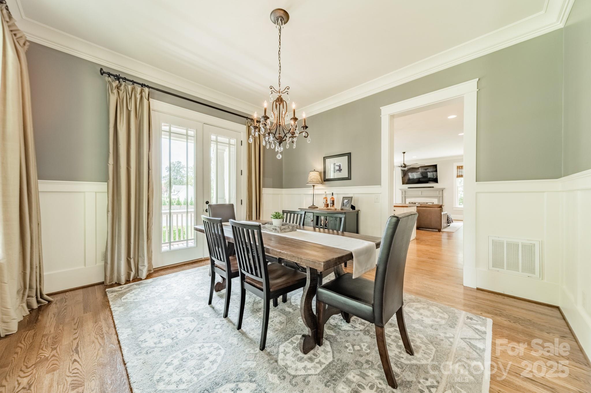 301 N Canterbury Road