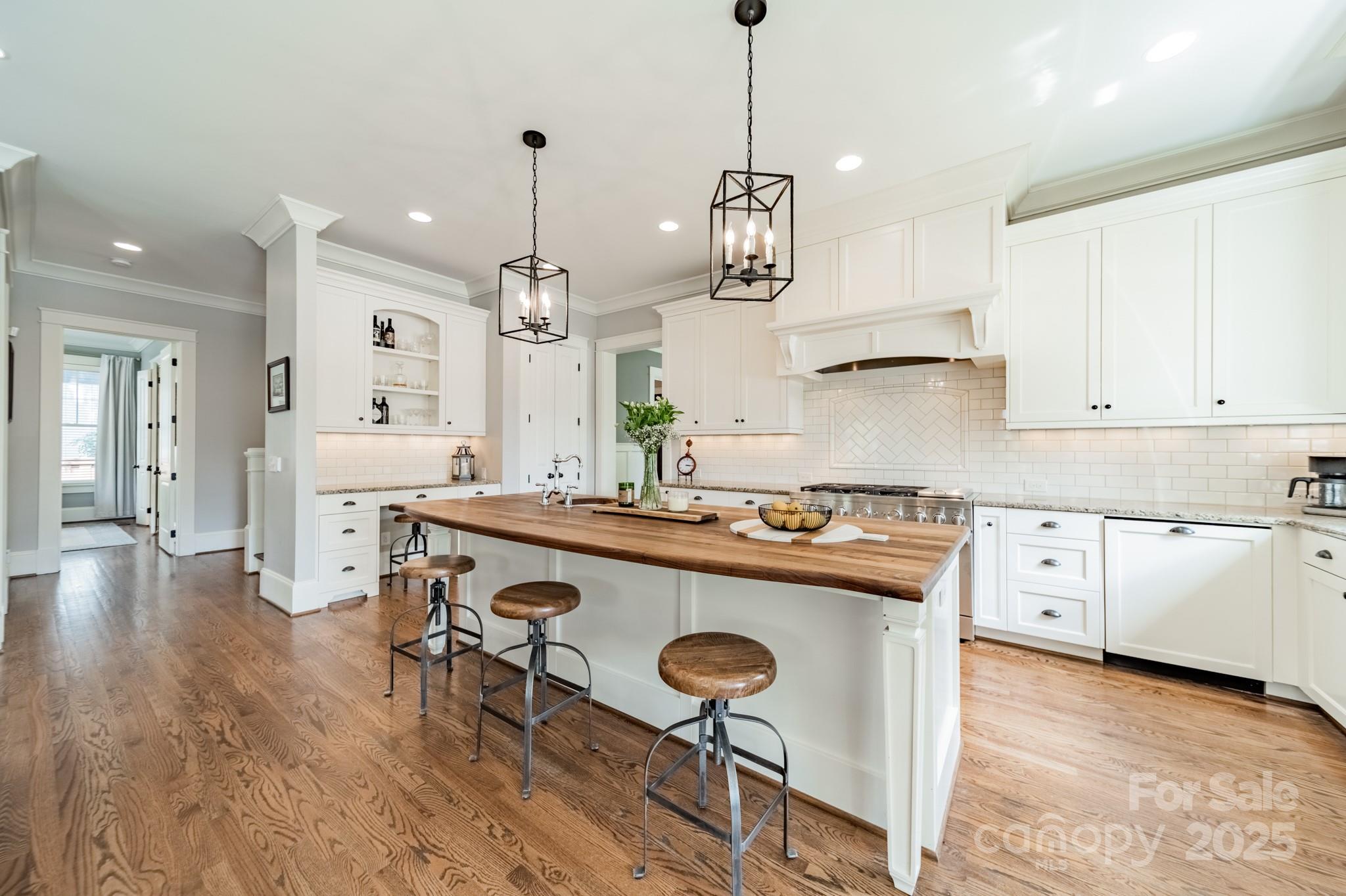 301 N Canterbury Road