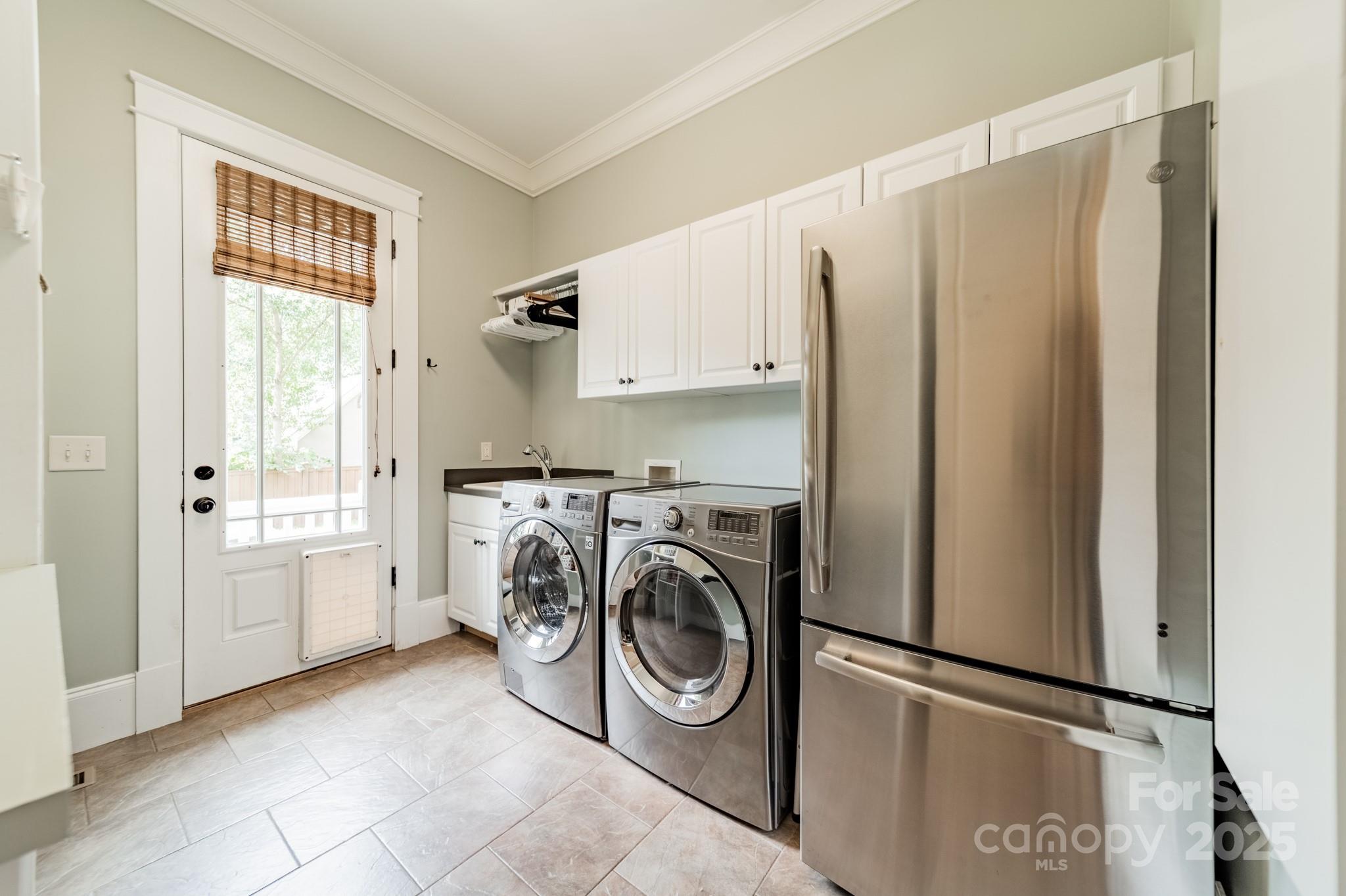 301 N Canterbury Road