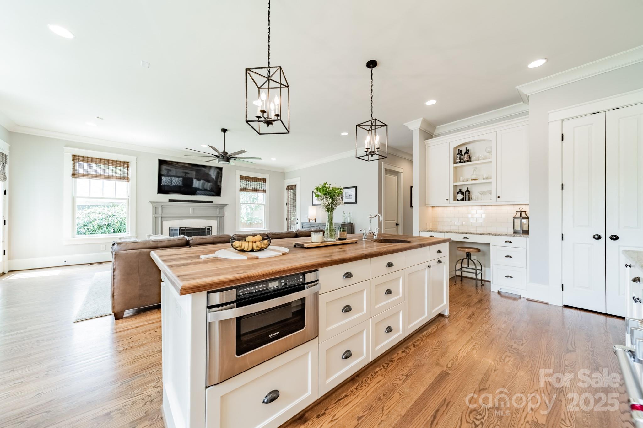 301 N Canterbury Road