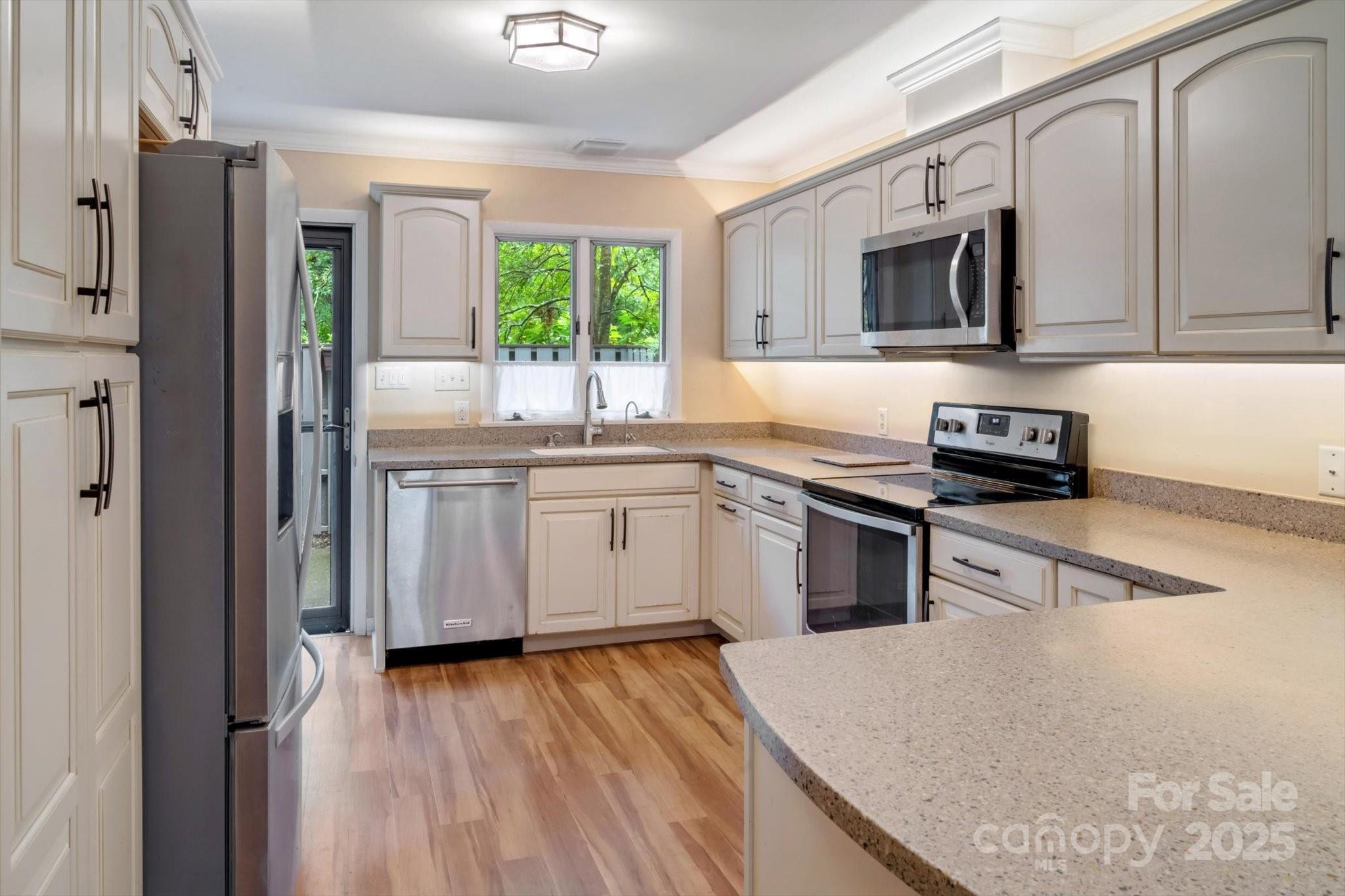 470 Crowfields Drive Unit: 6