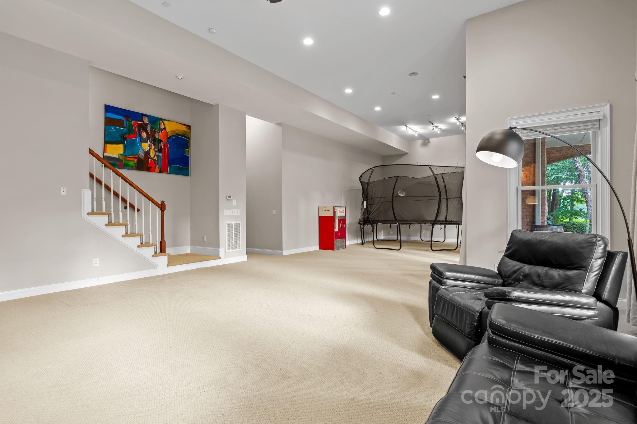 1487 Winged Foot Drive