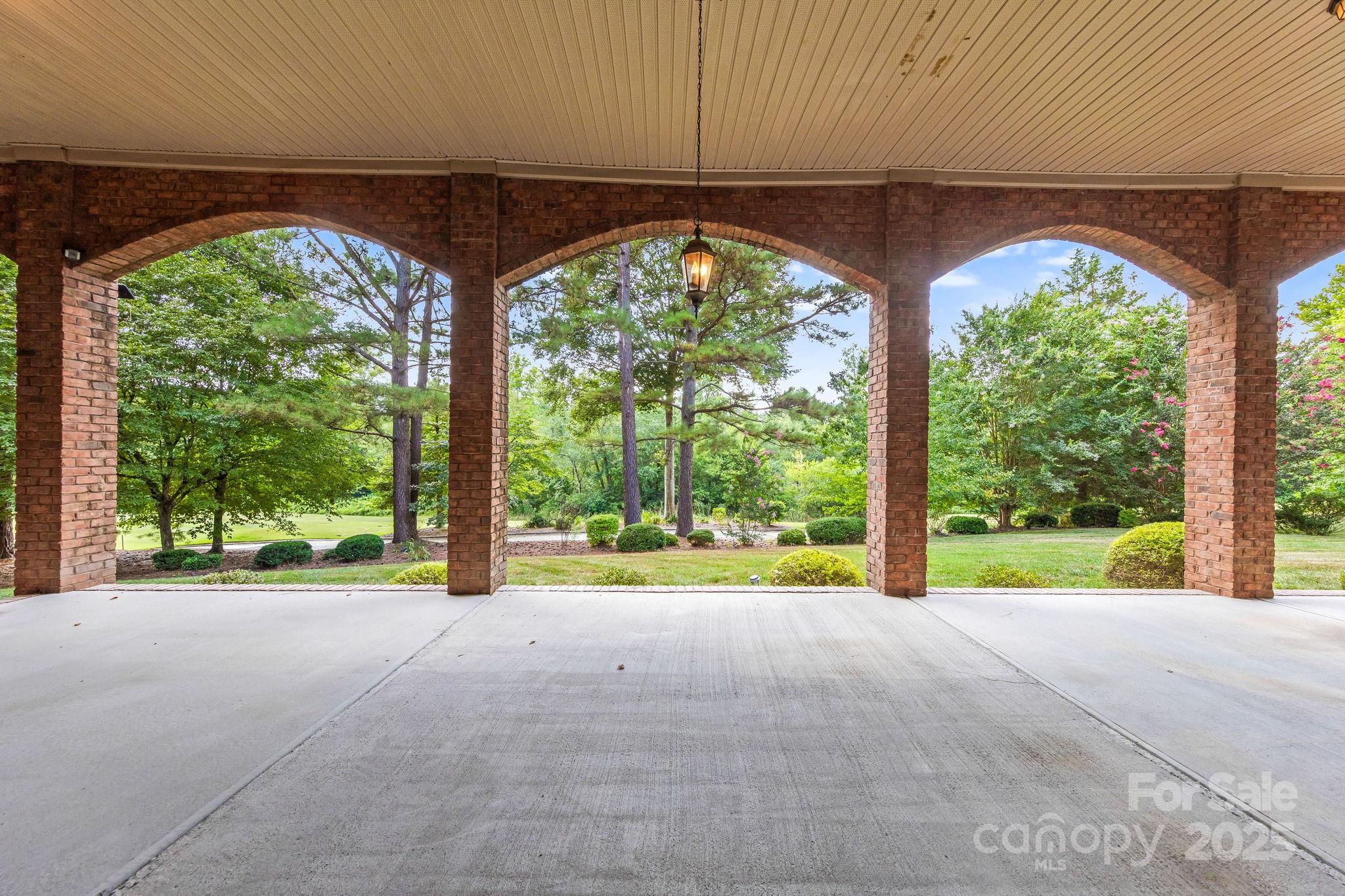 1487 Winged Foot Drive