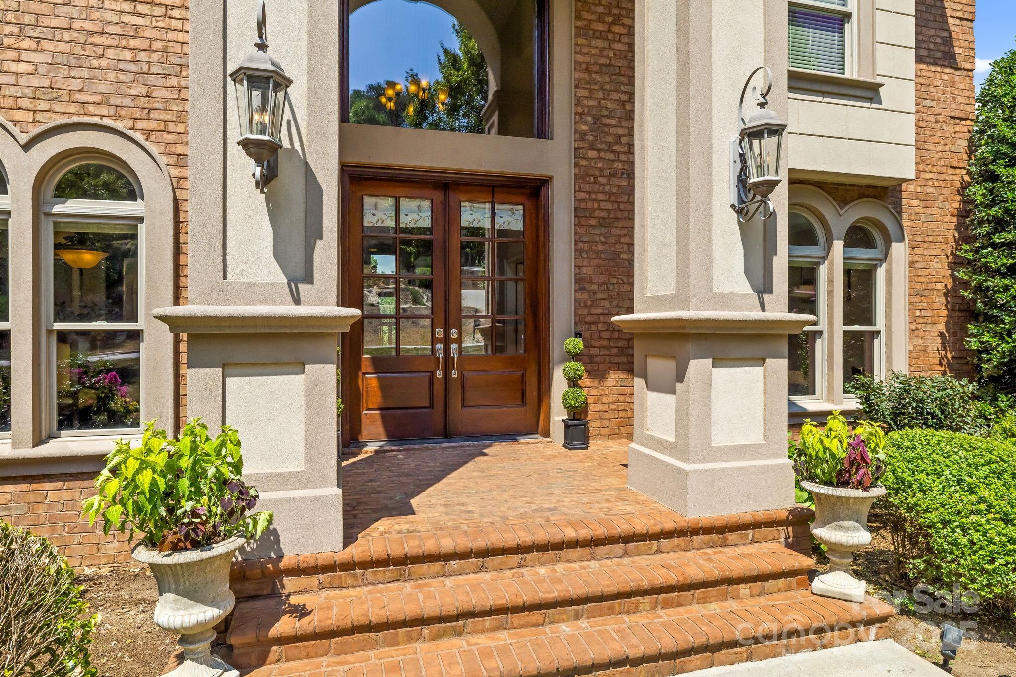 1487 Winged Foot Drive