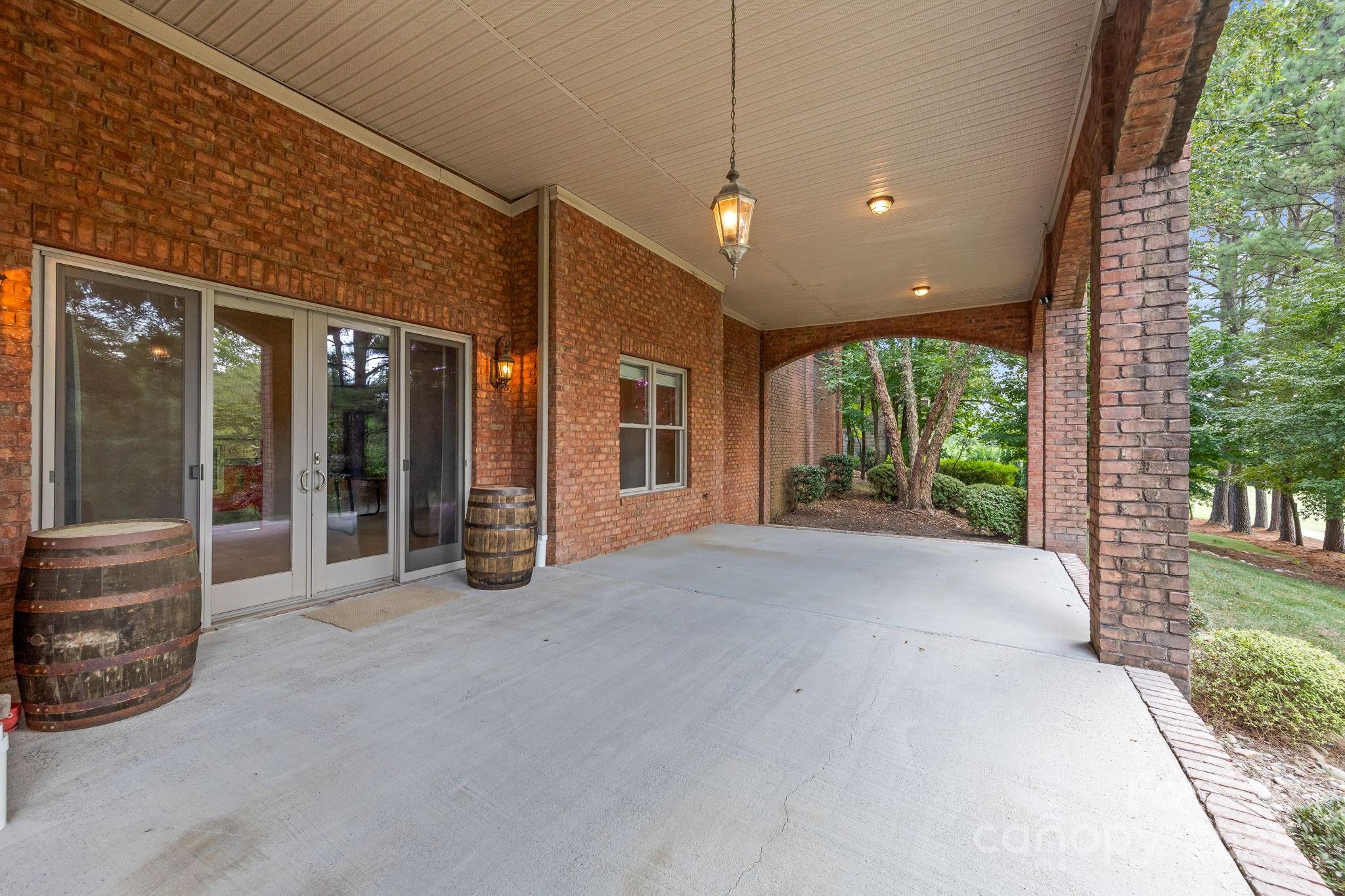 1487 Winged Foot Drive