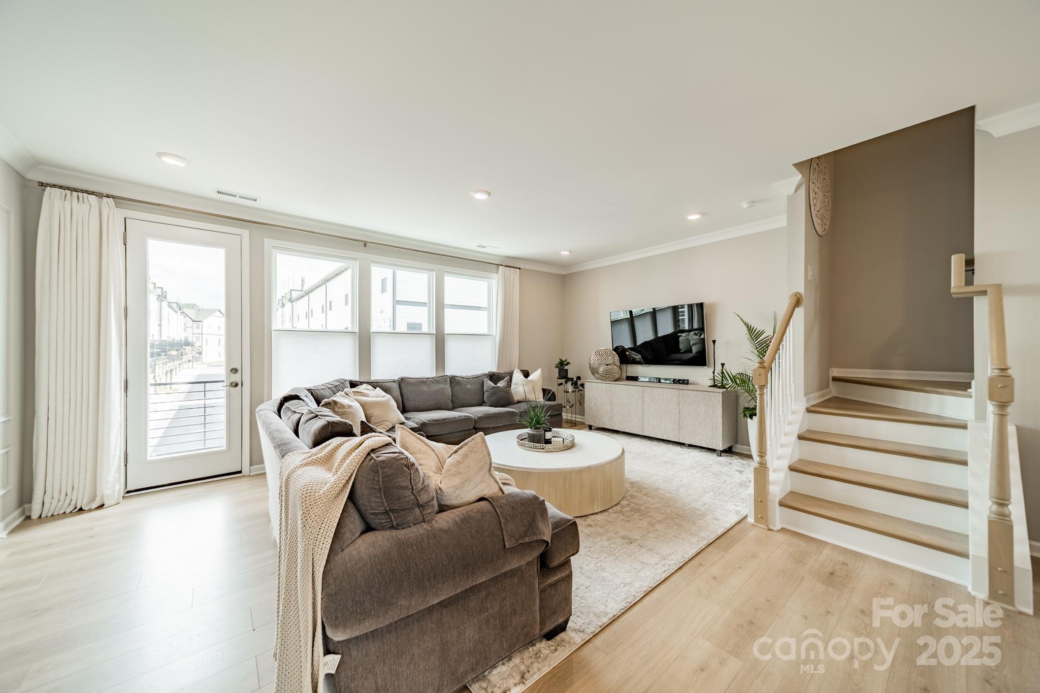 5013 Nestling Spring Street