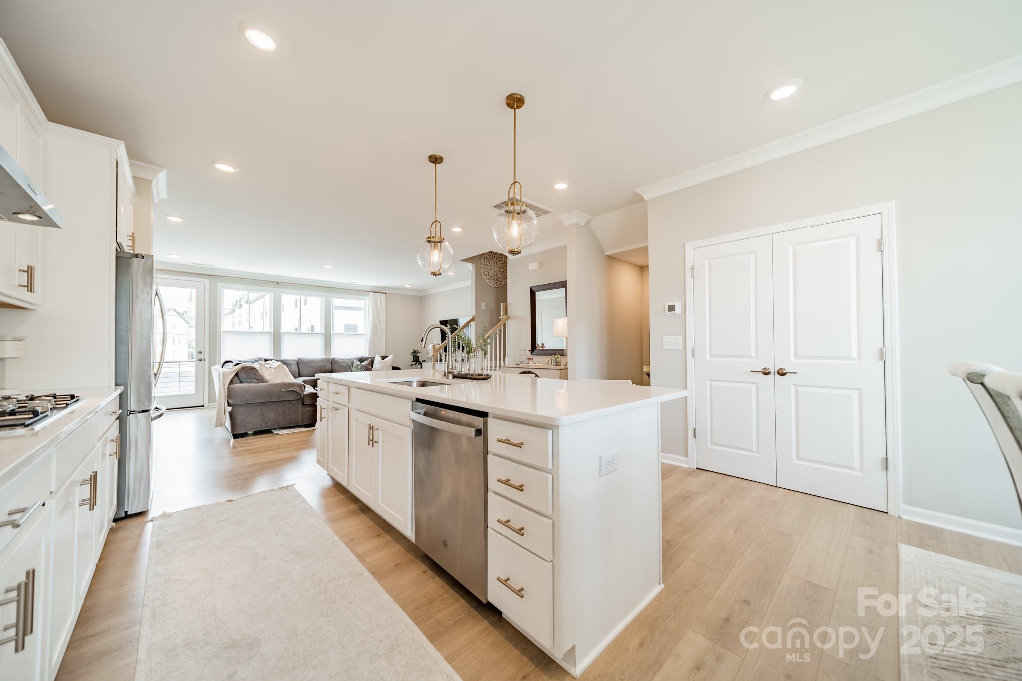 5013 Nestling Spring Street