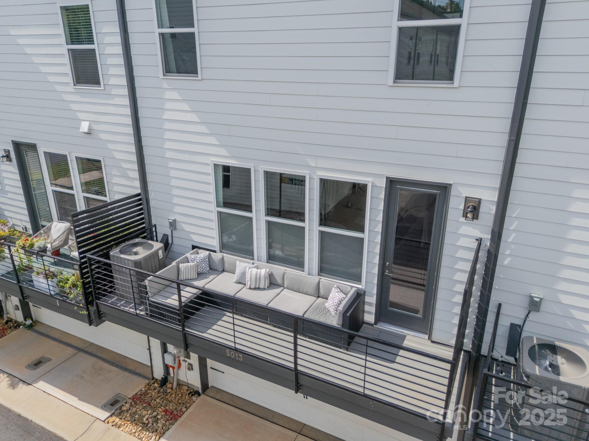 5013 Nestling Spring Street