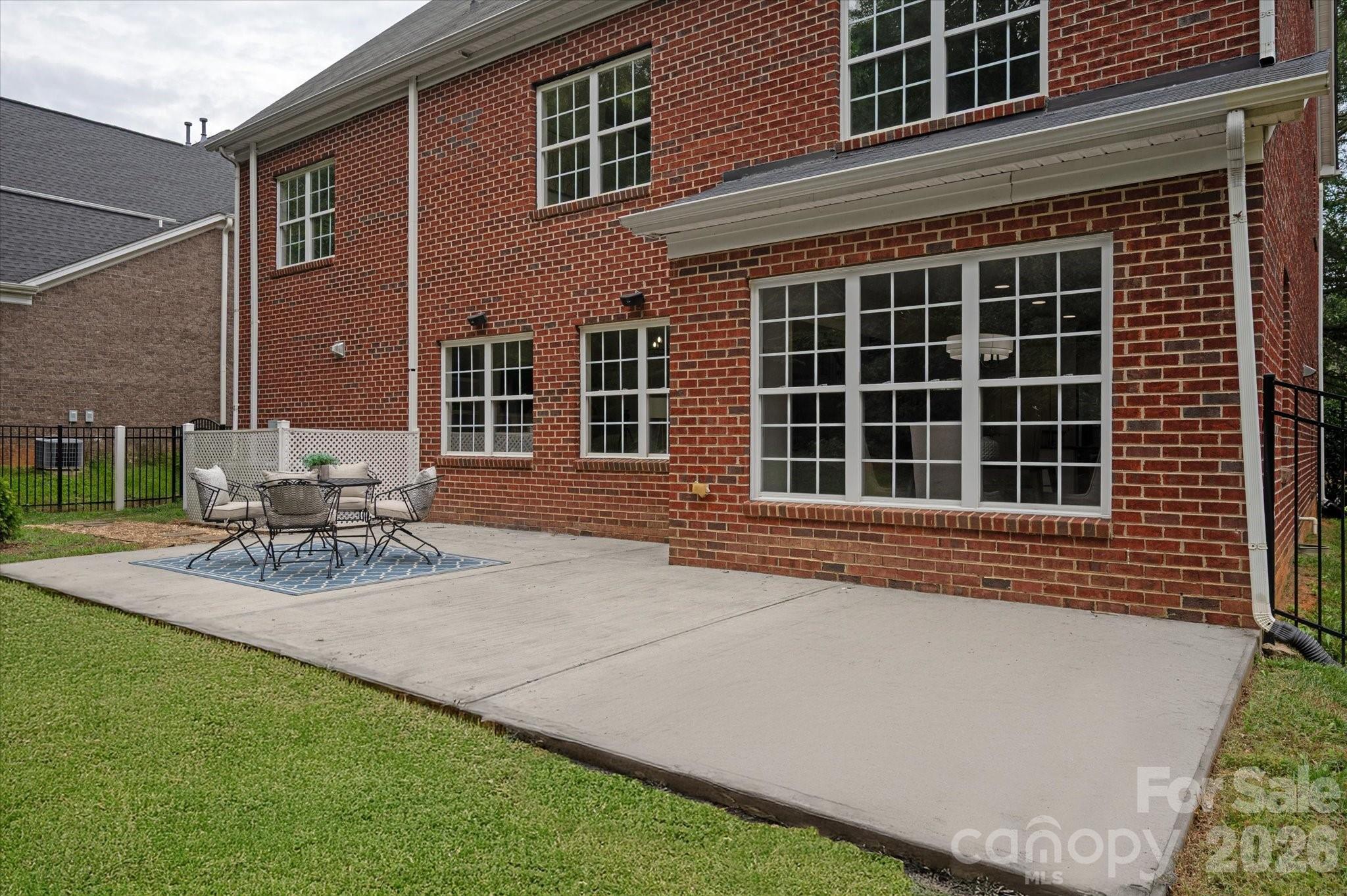 2416 River Oaks Drive