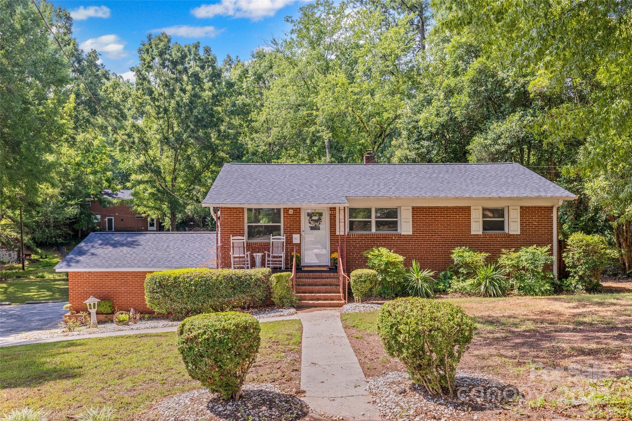 527 W Park Drive