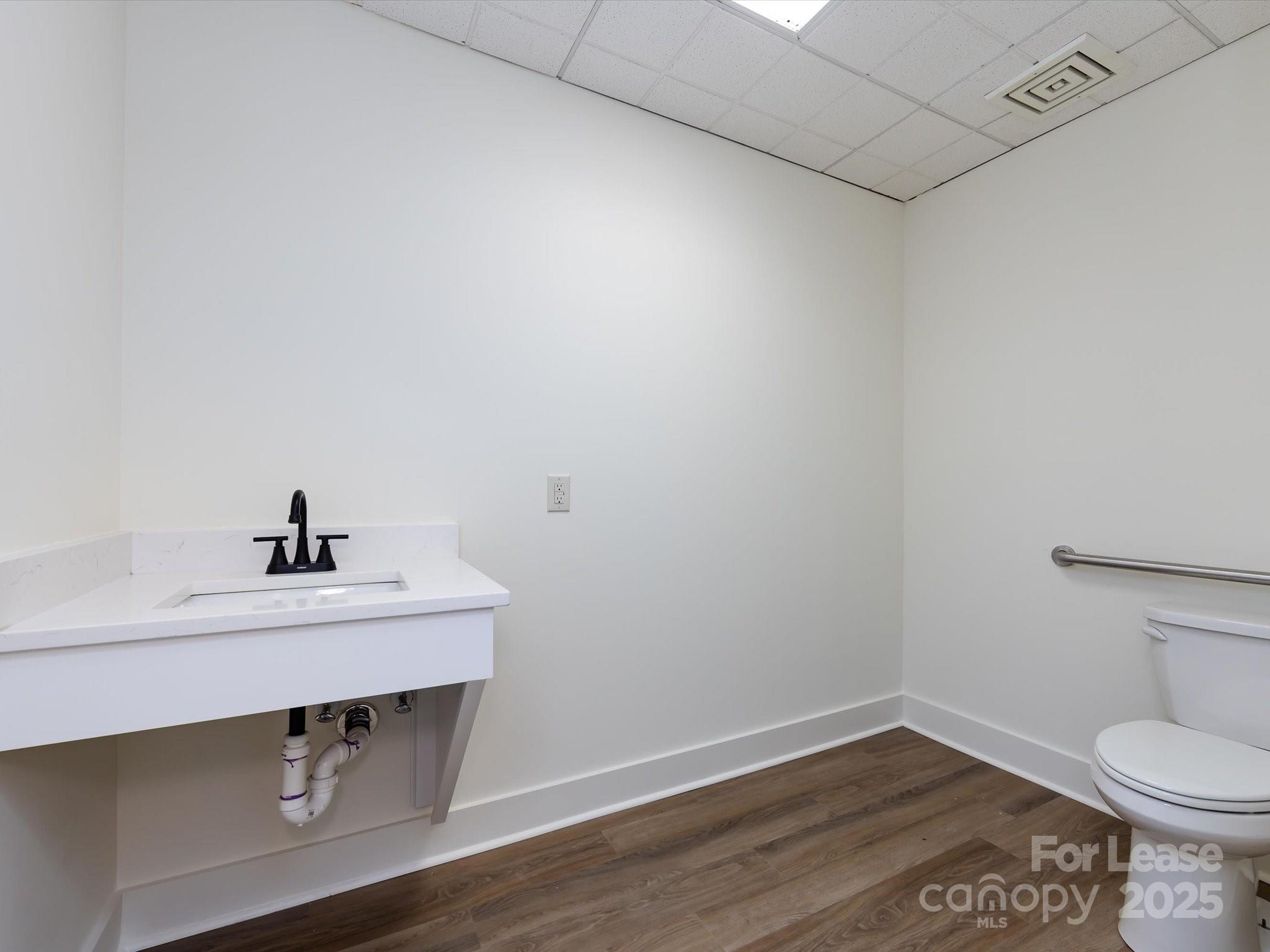 1812 W Morehead Street