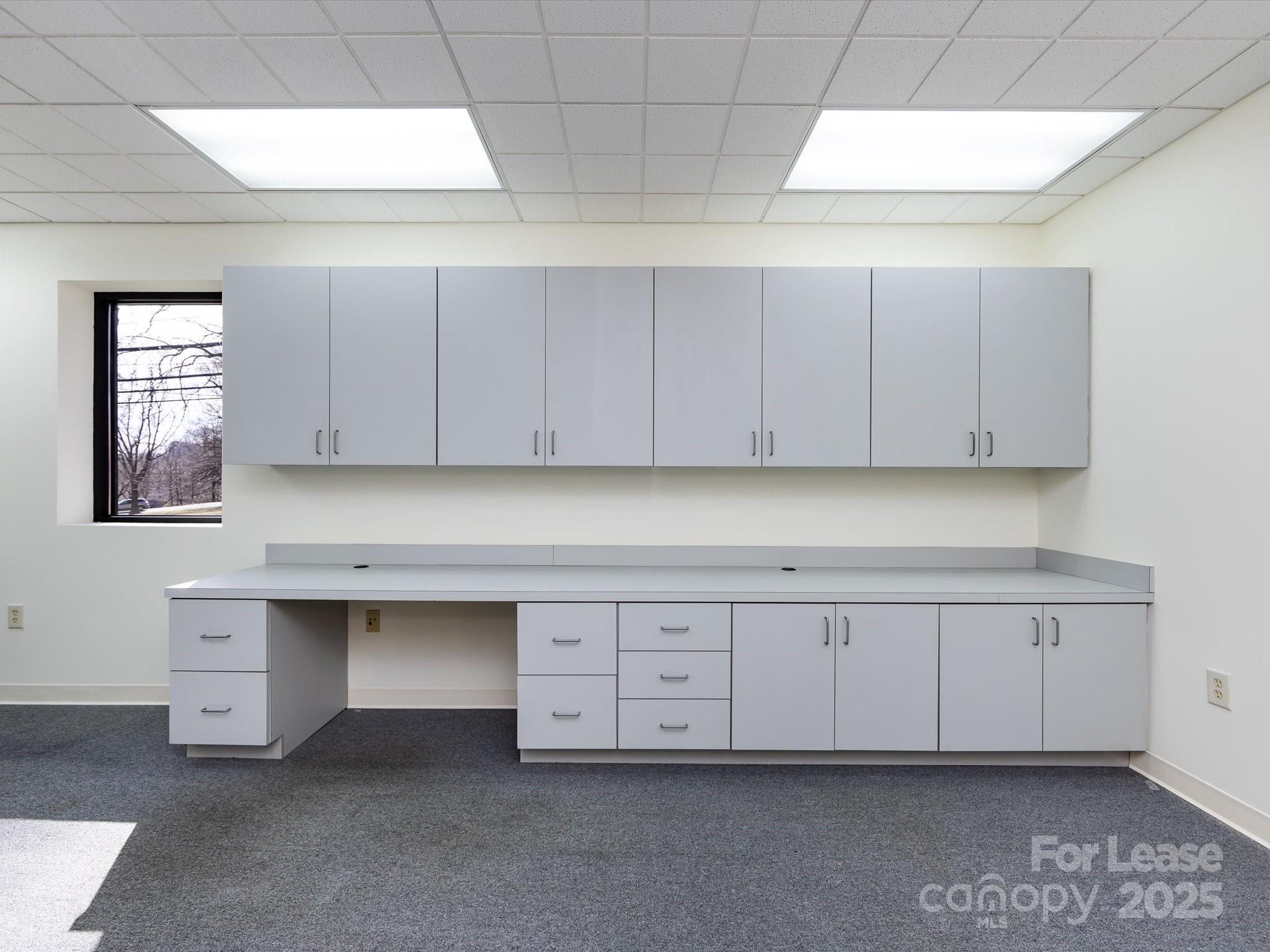 1812 W Morehead Street