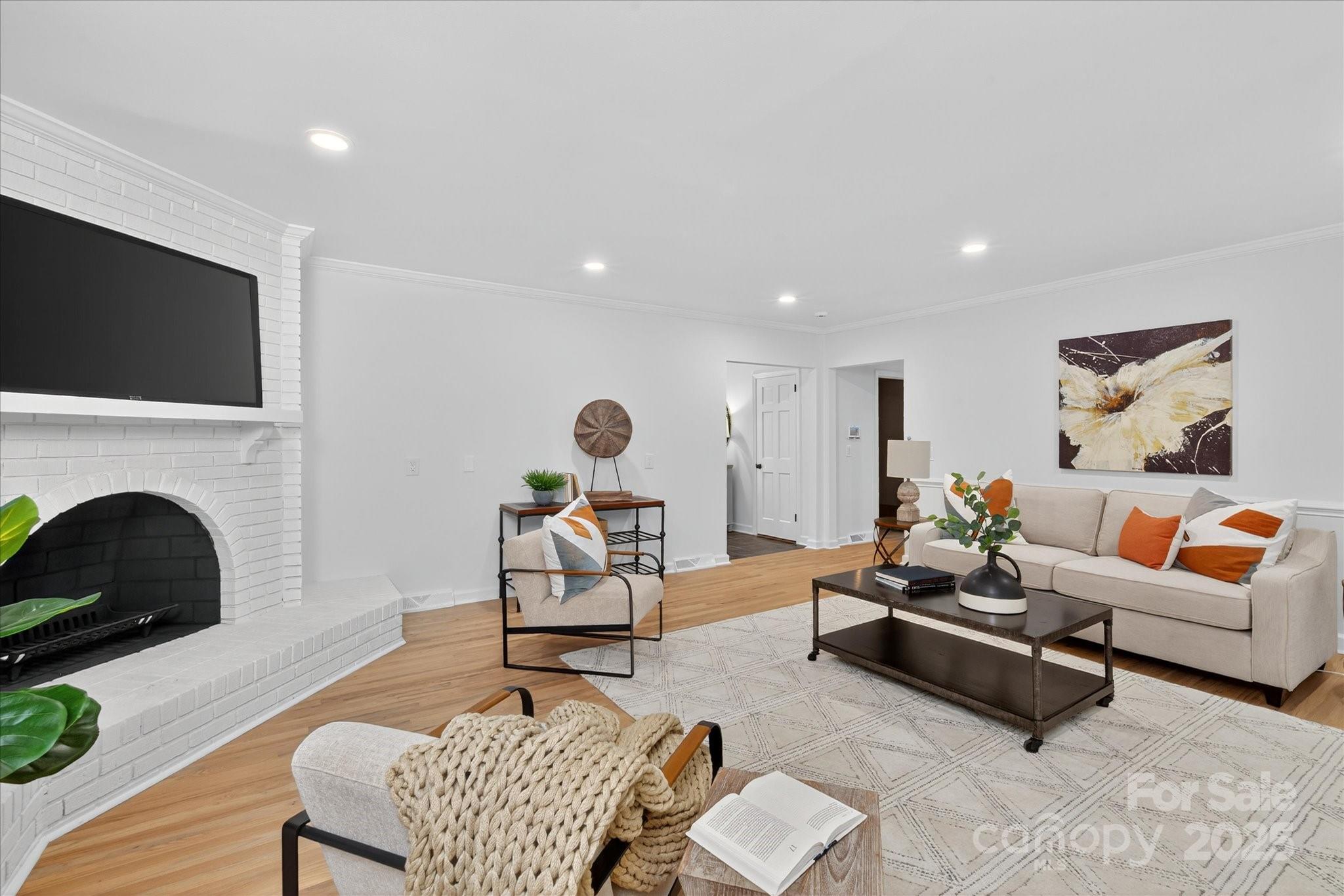 1039 Shadowbrook Lane