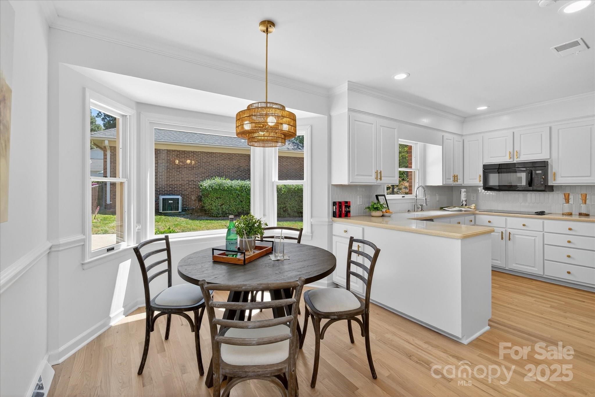 1039 Shadowbrook Lane