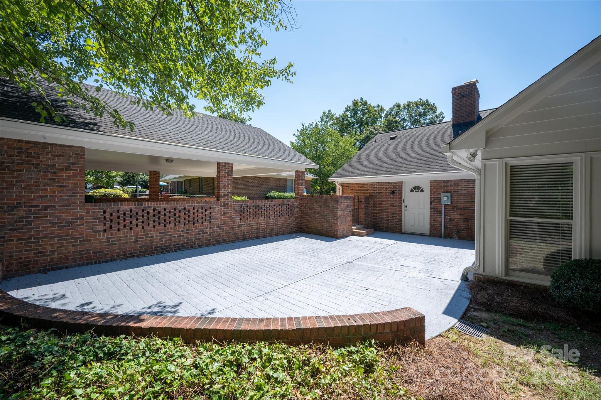 1039 Shadowbrook Lane