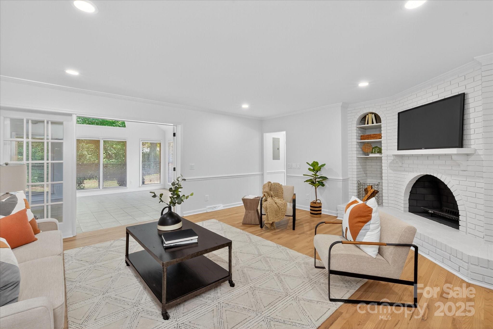 1039 Shadowbrook Lane