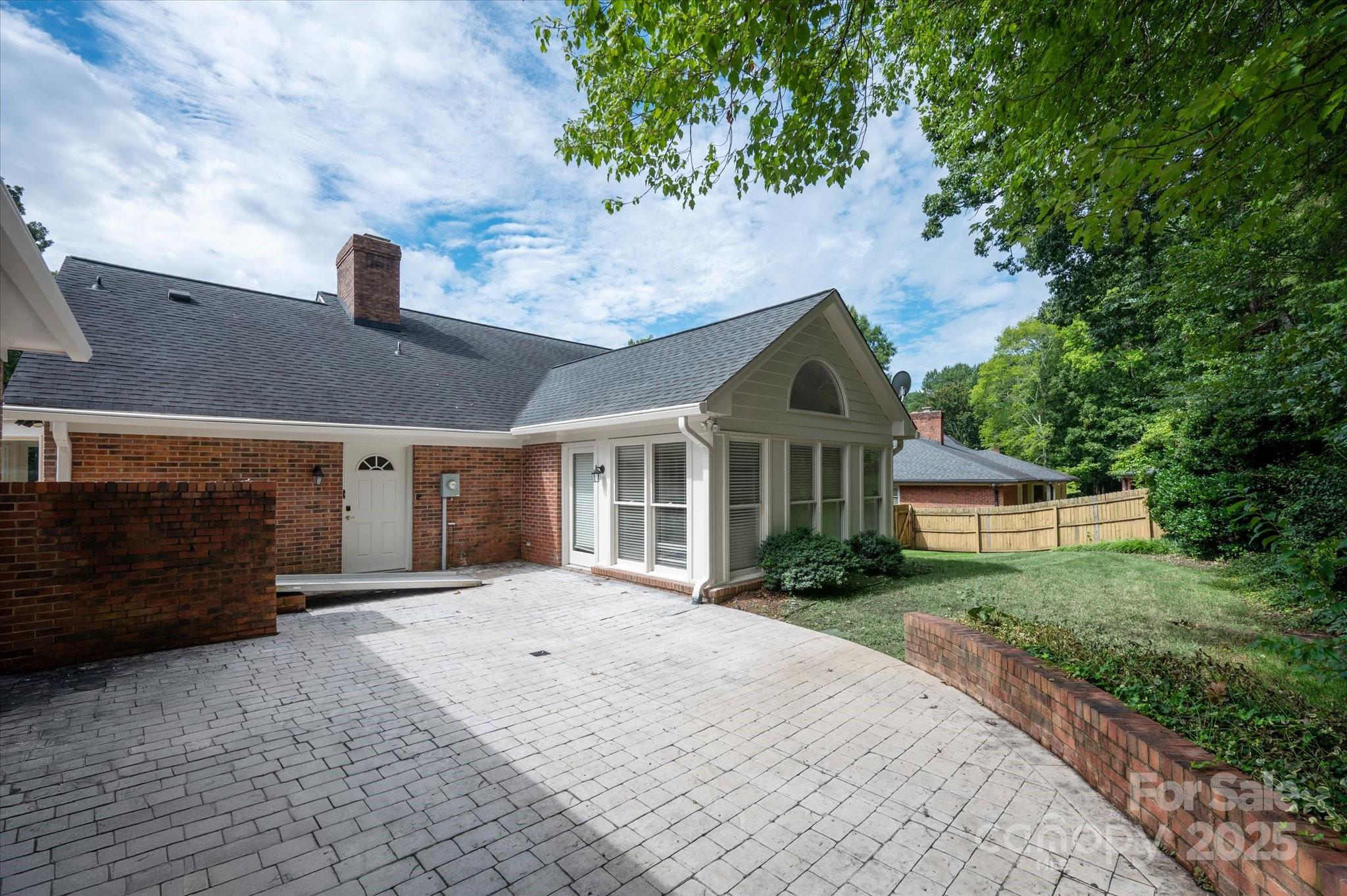 1039 Shadowbrook Lane