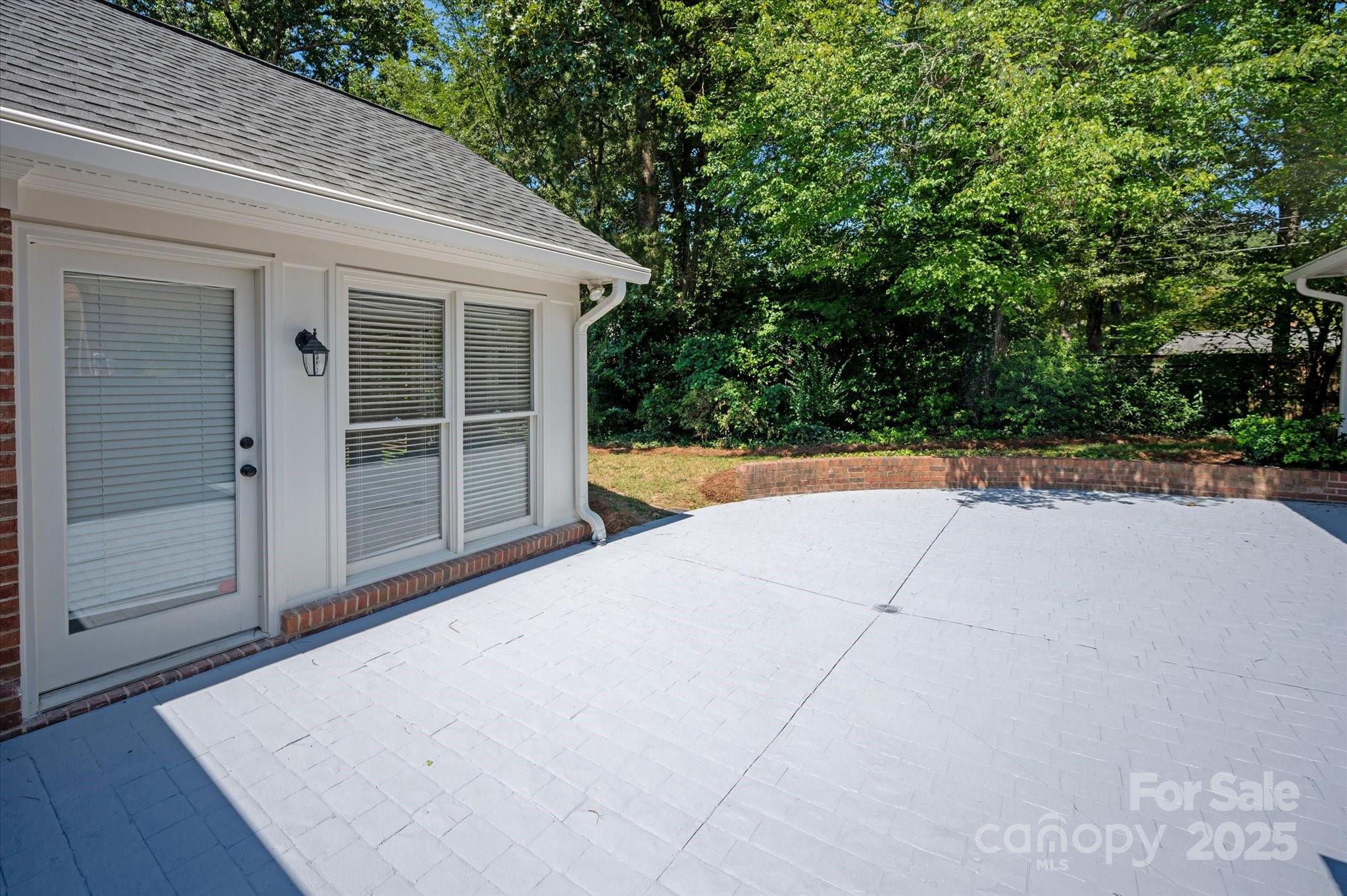 1039 Shadowbrook Lane