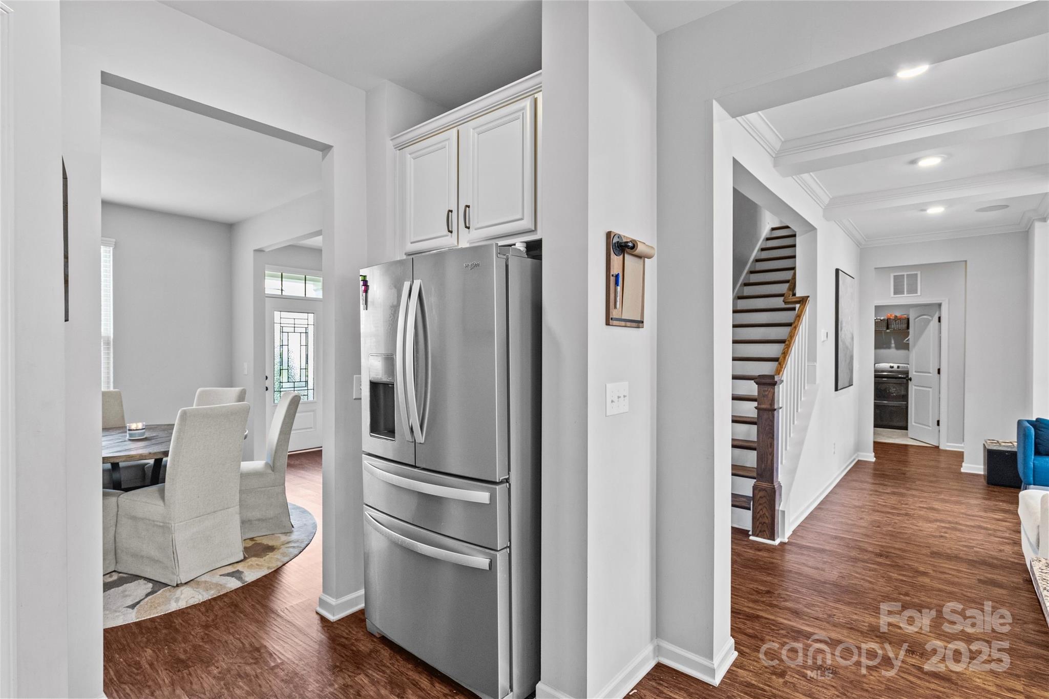 832 Oak Manor Drive SE