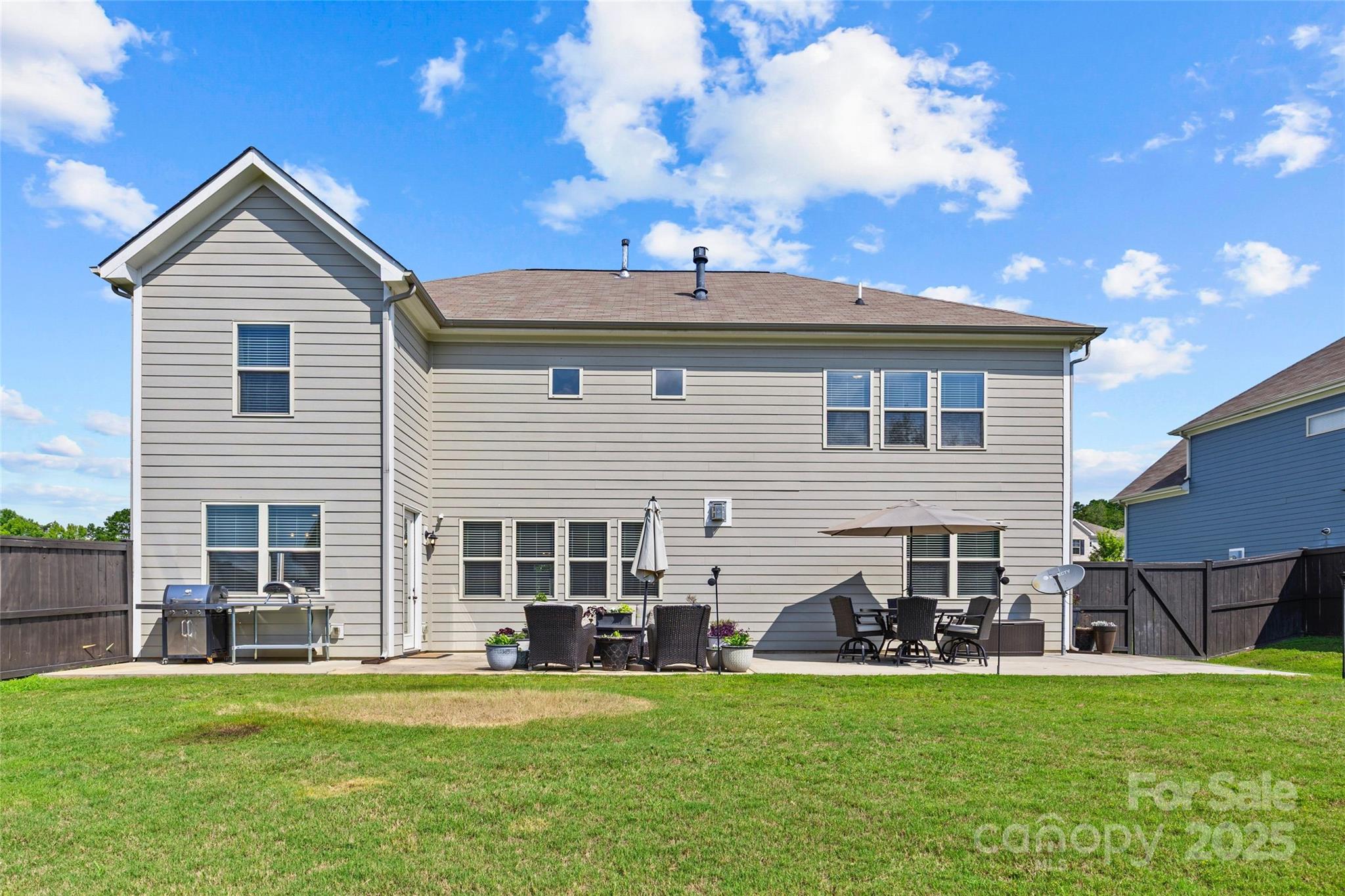 832 Oak Manor Drive SE