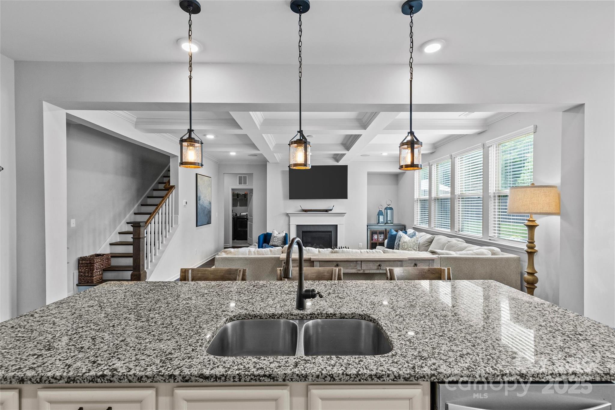 832 Oak Manor Drive SE