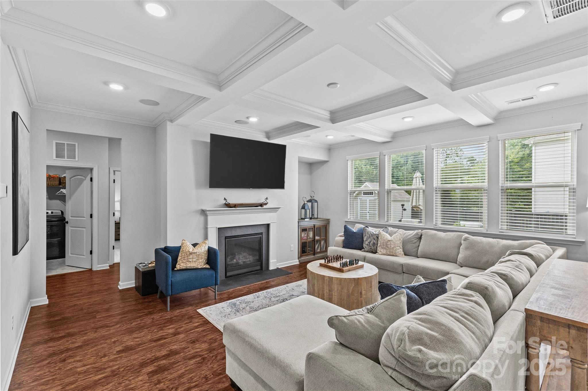 832 Oak Manor Drive SE