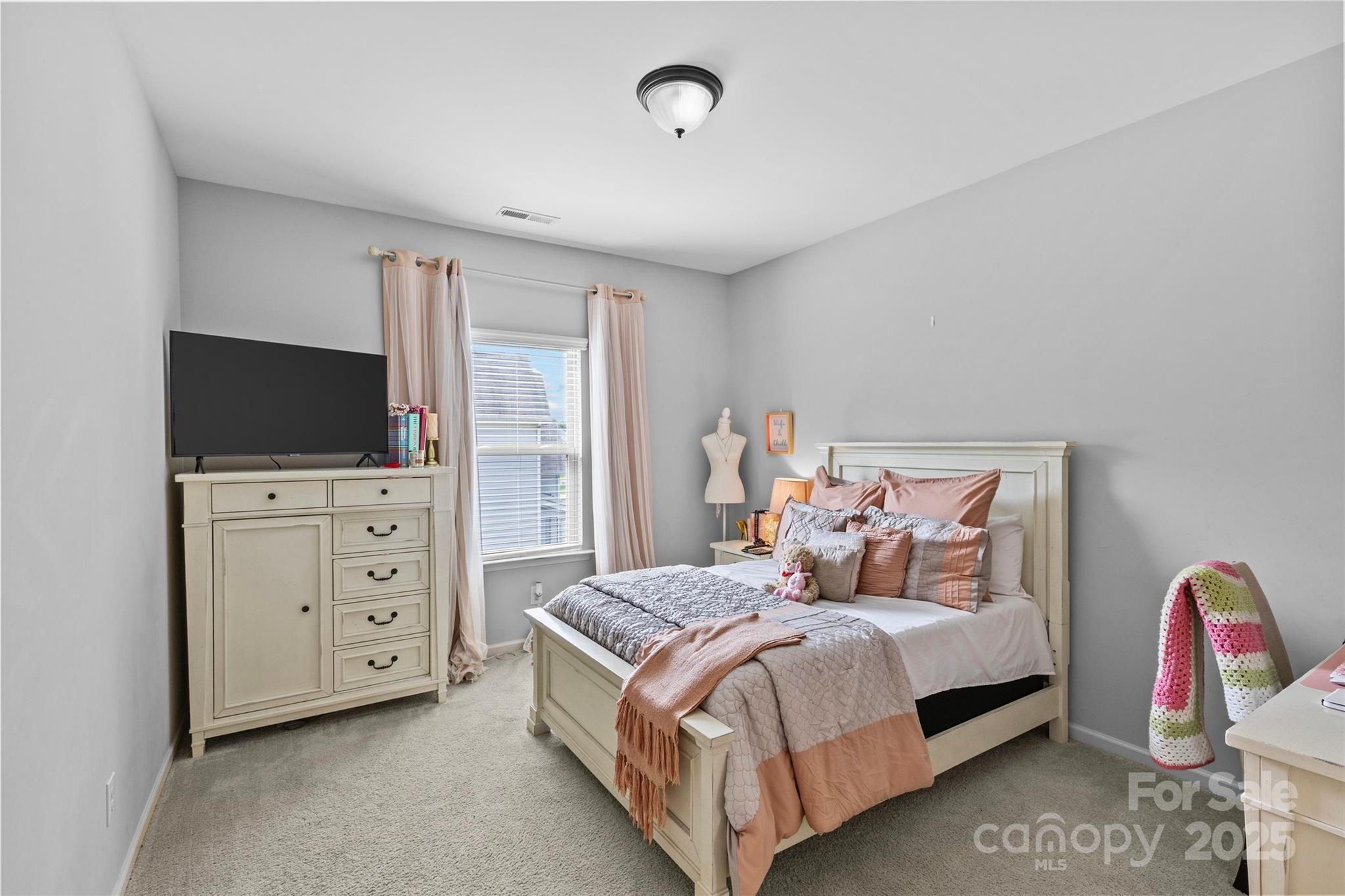 832 Oak Manor Drive SE