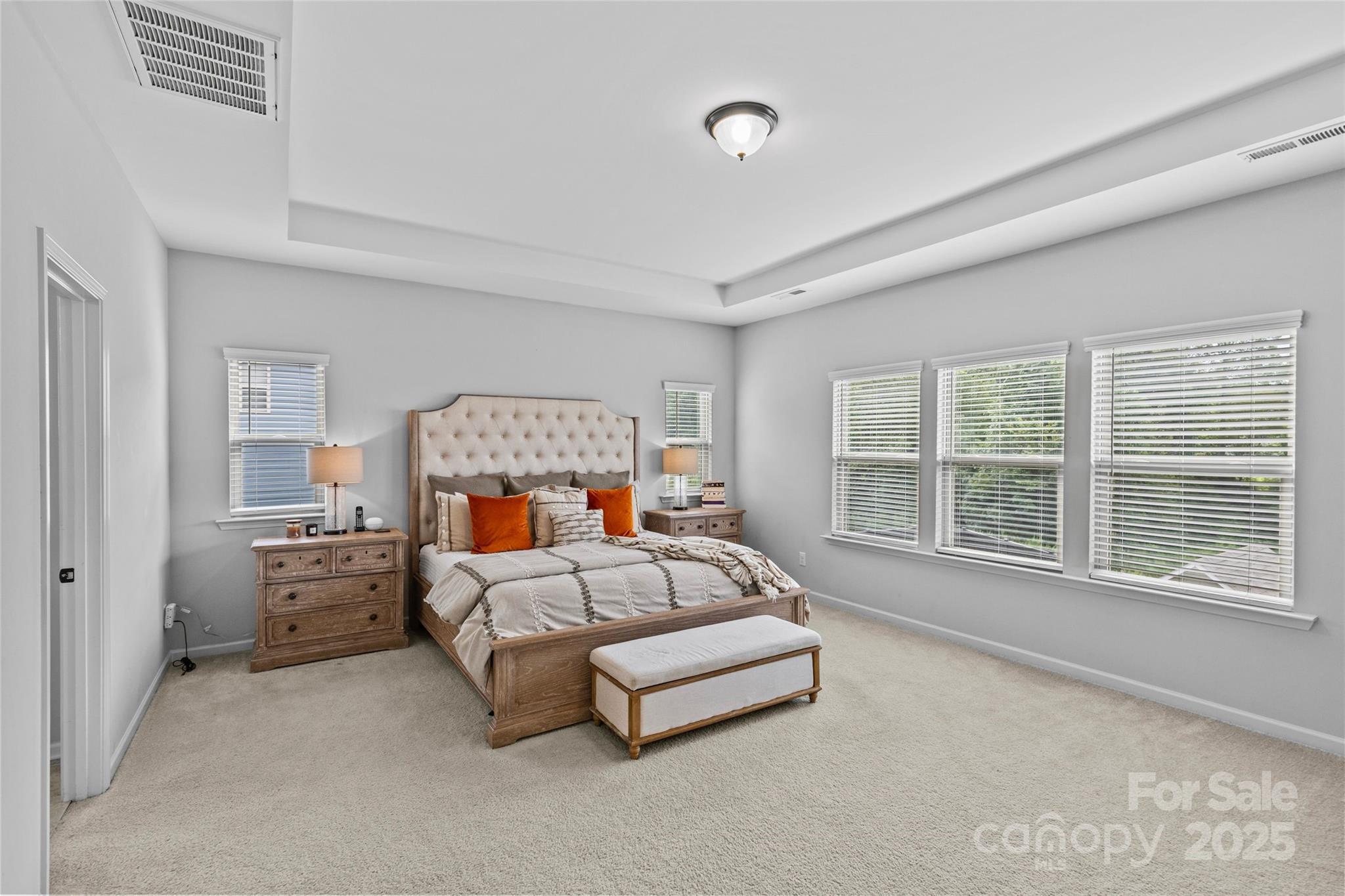 832 Oak Manor Drive SE