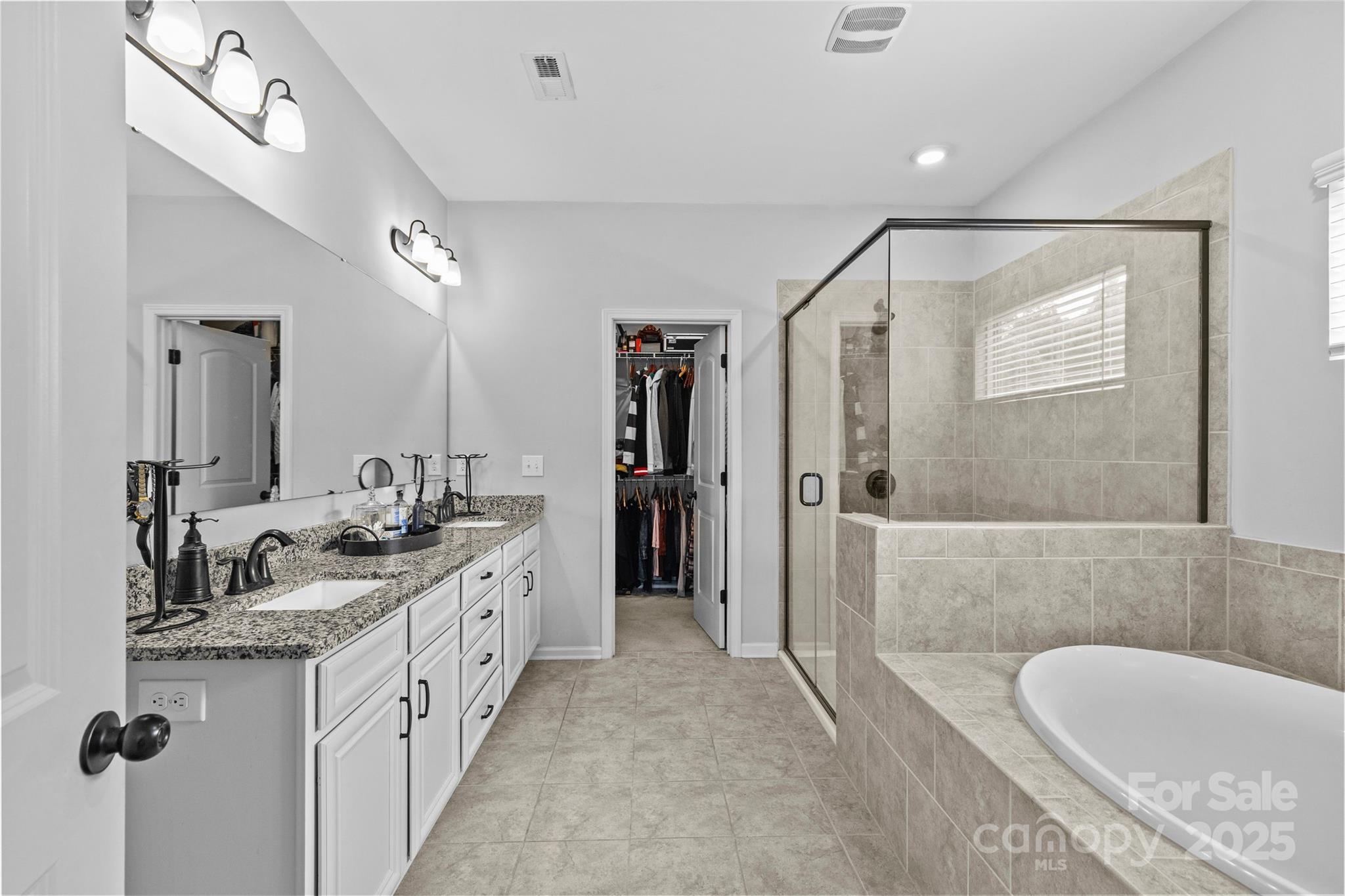 832 Oak Manor Drive SE