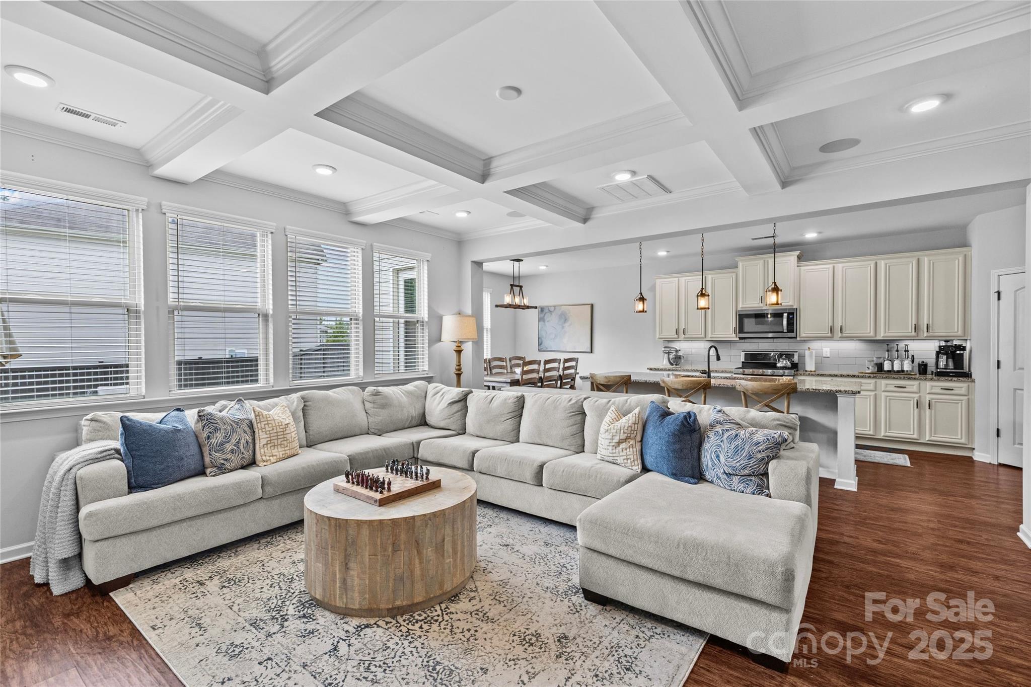 832 Oak Manor Drive SE