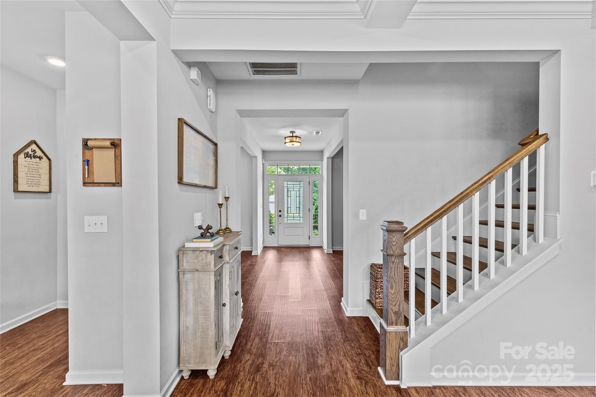 832 Oak Manor Drive SE