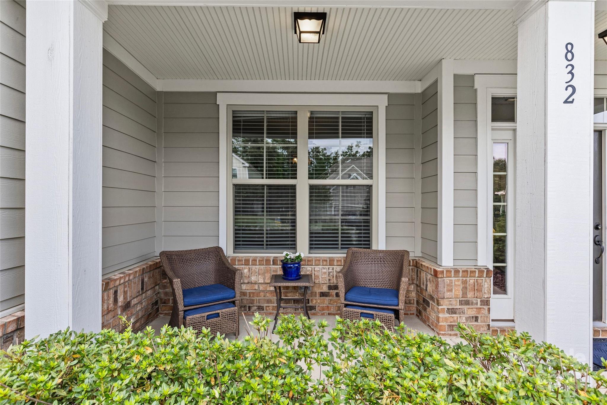 832 Oak Manor Drive SE