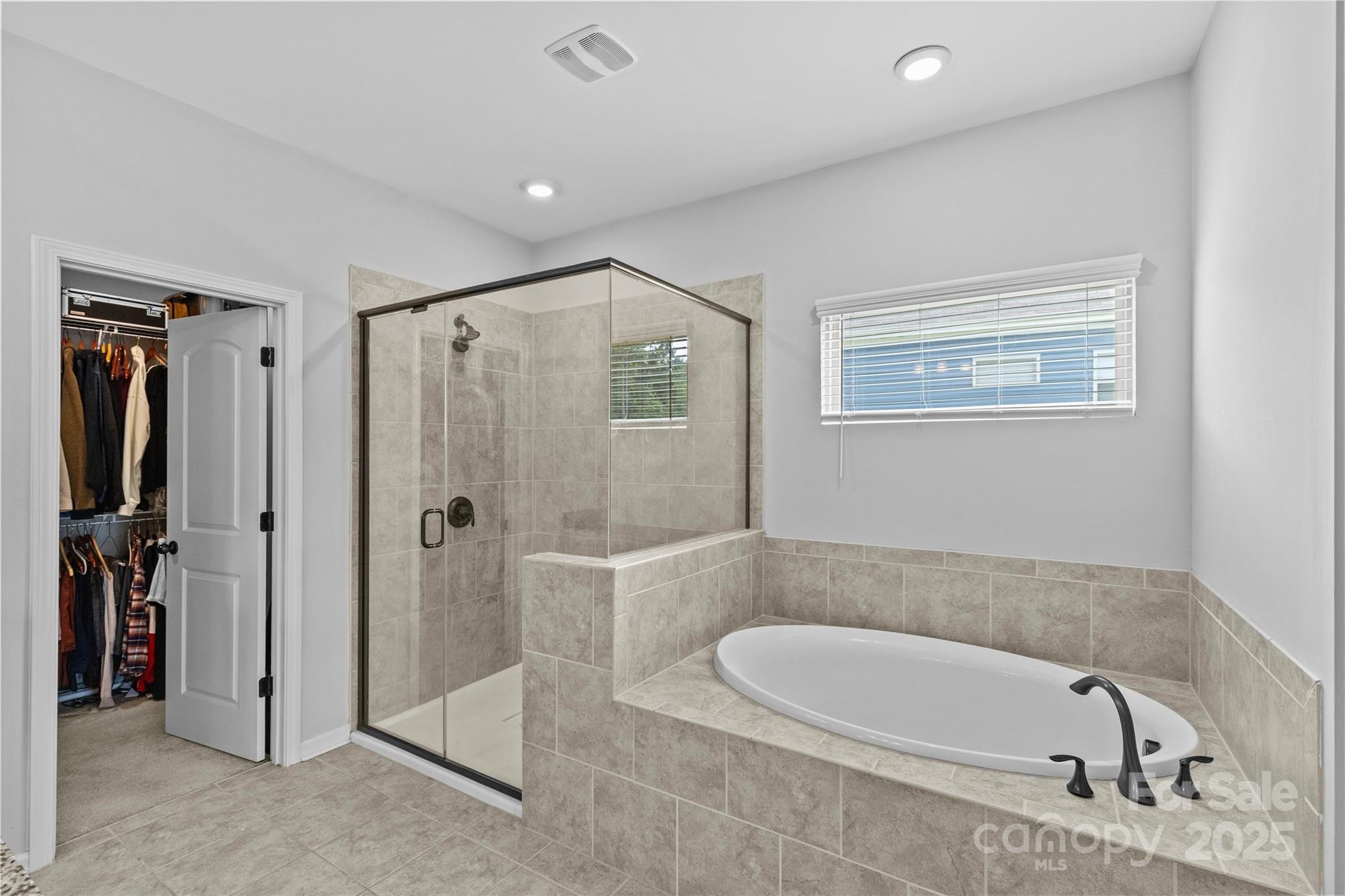 832 Oak Manor Drive SE