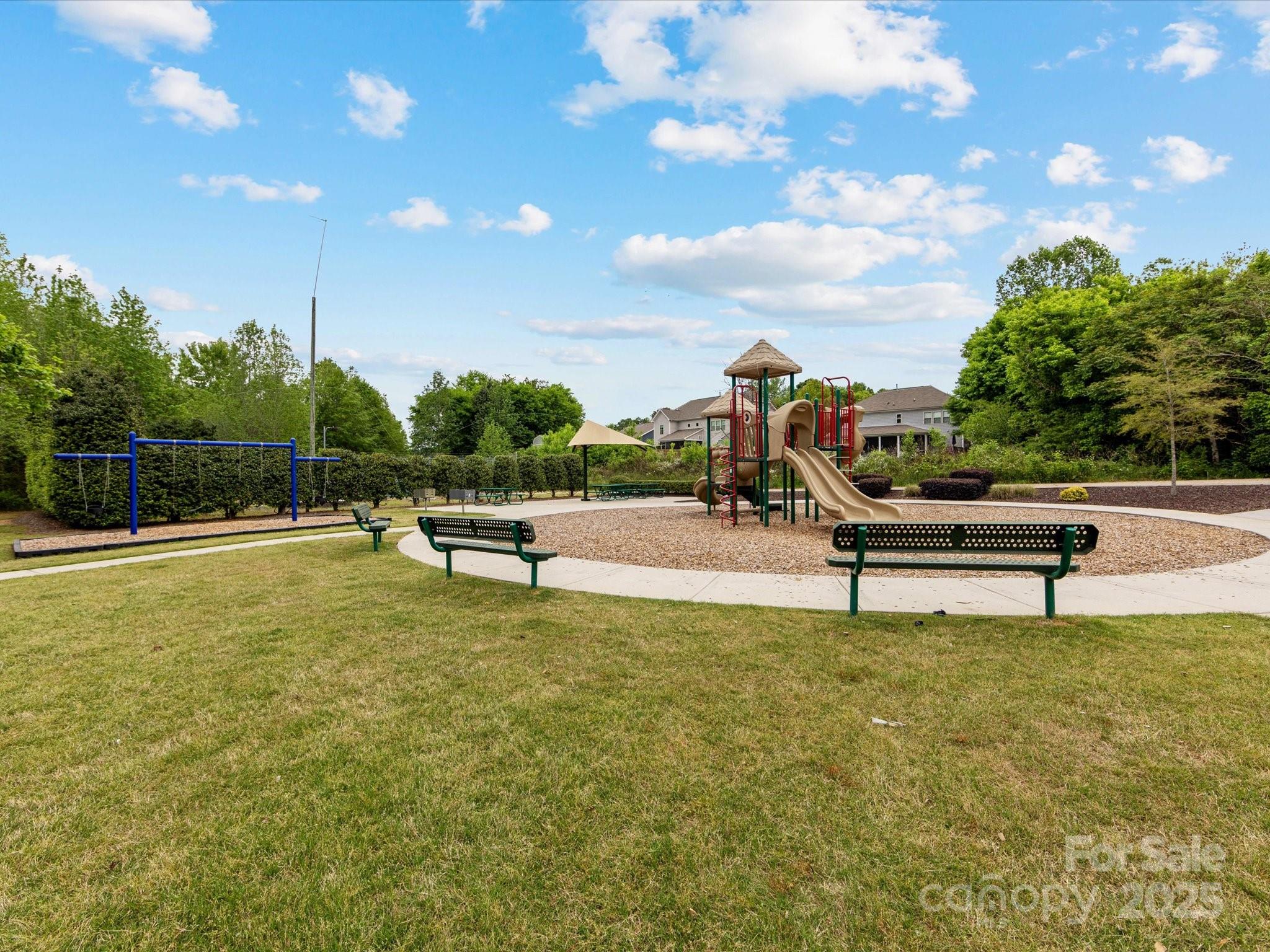 832 Oak Manor Drive SE