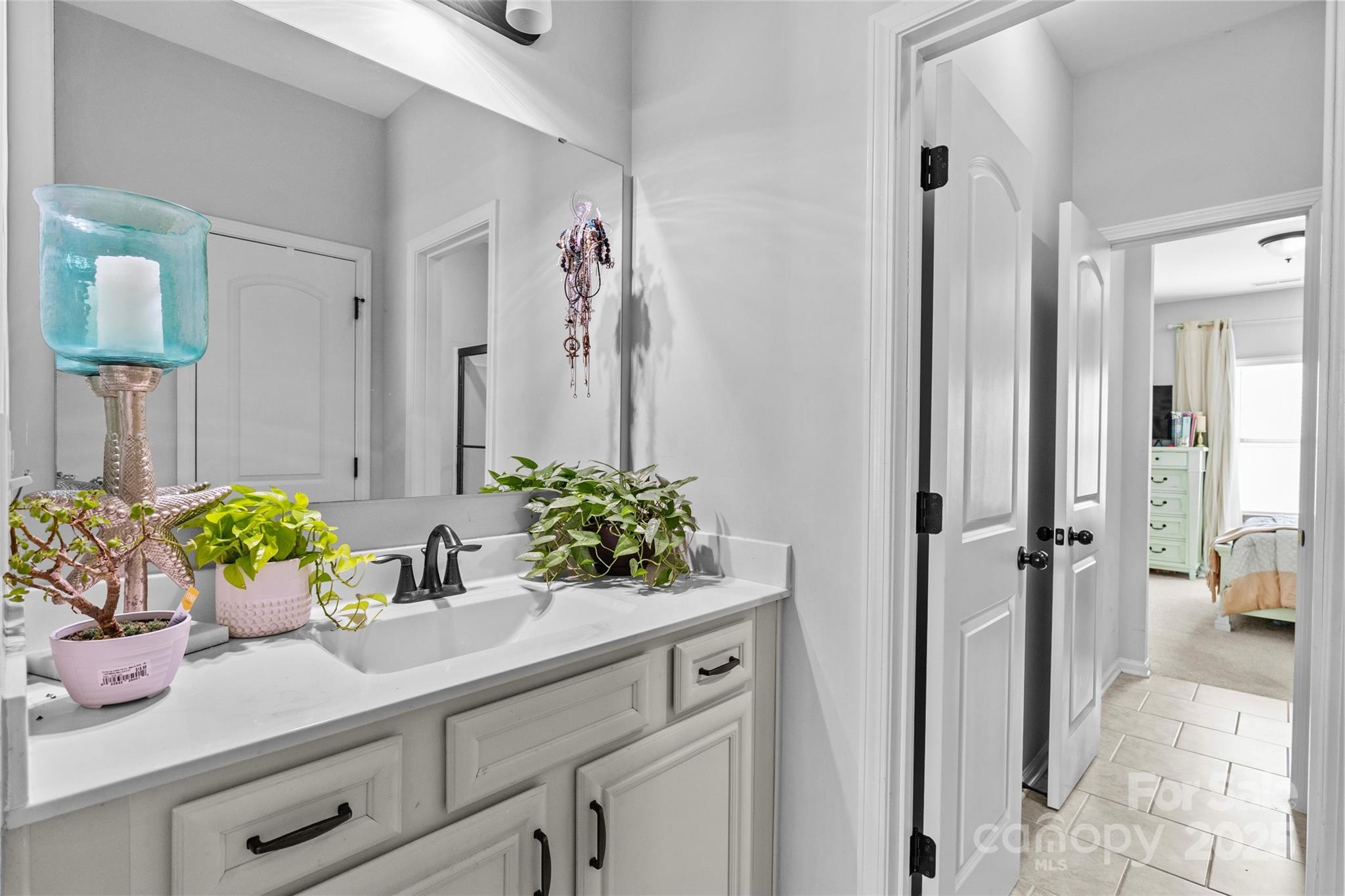 832 Oak Manor Drive SE