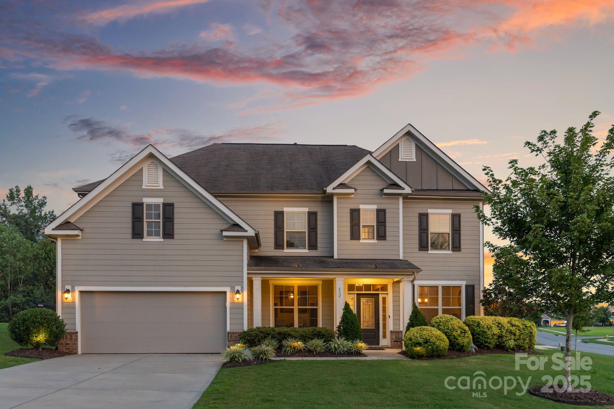 832 Oak Manor Drive SE