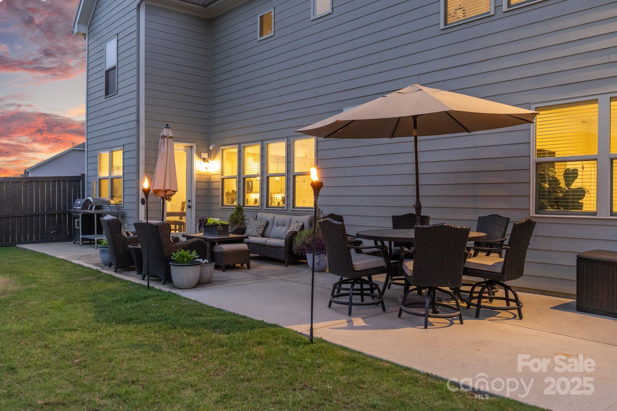 832 Oak Manor Drive SE