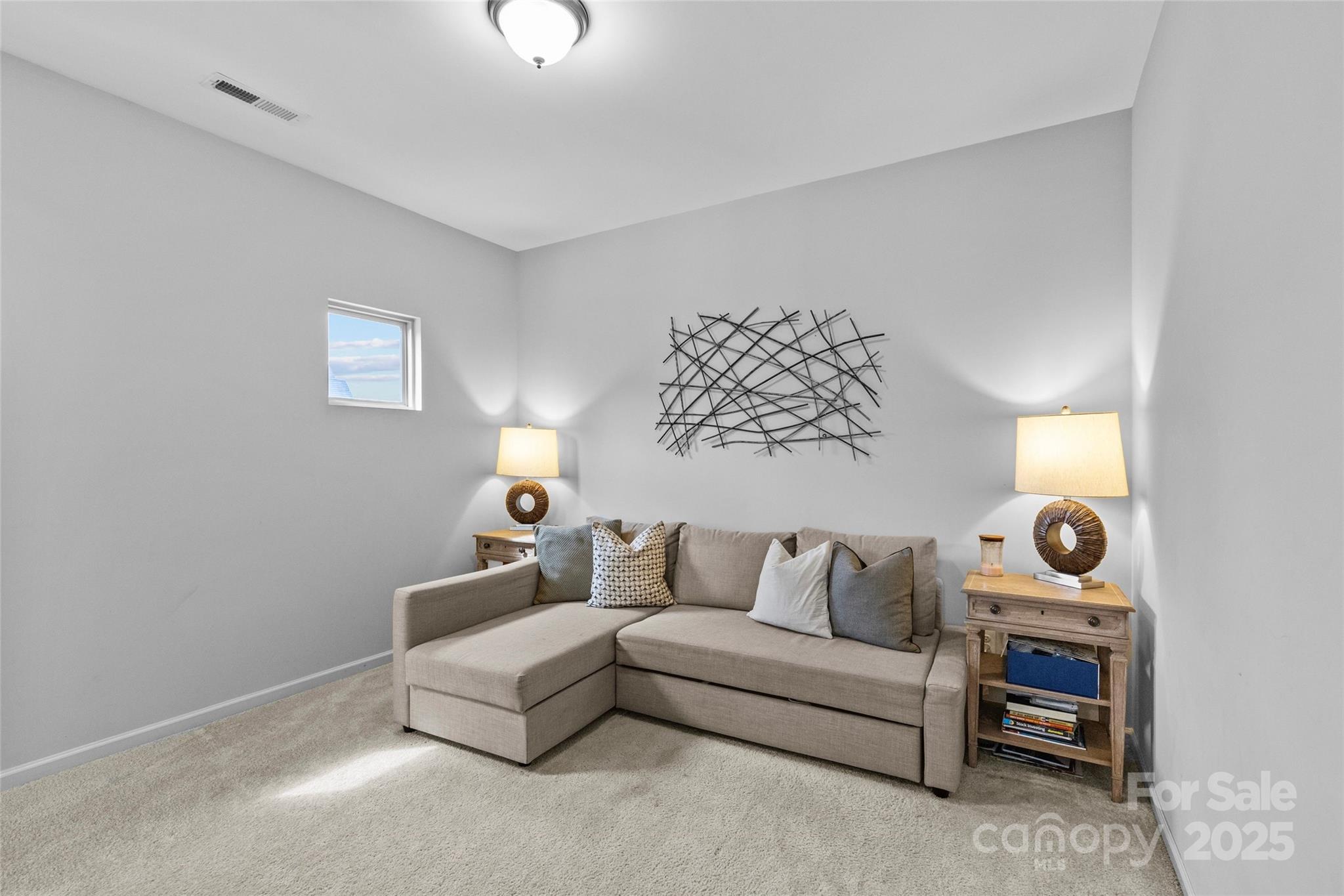 832 Oak Manor Drive SE