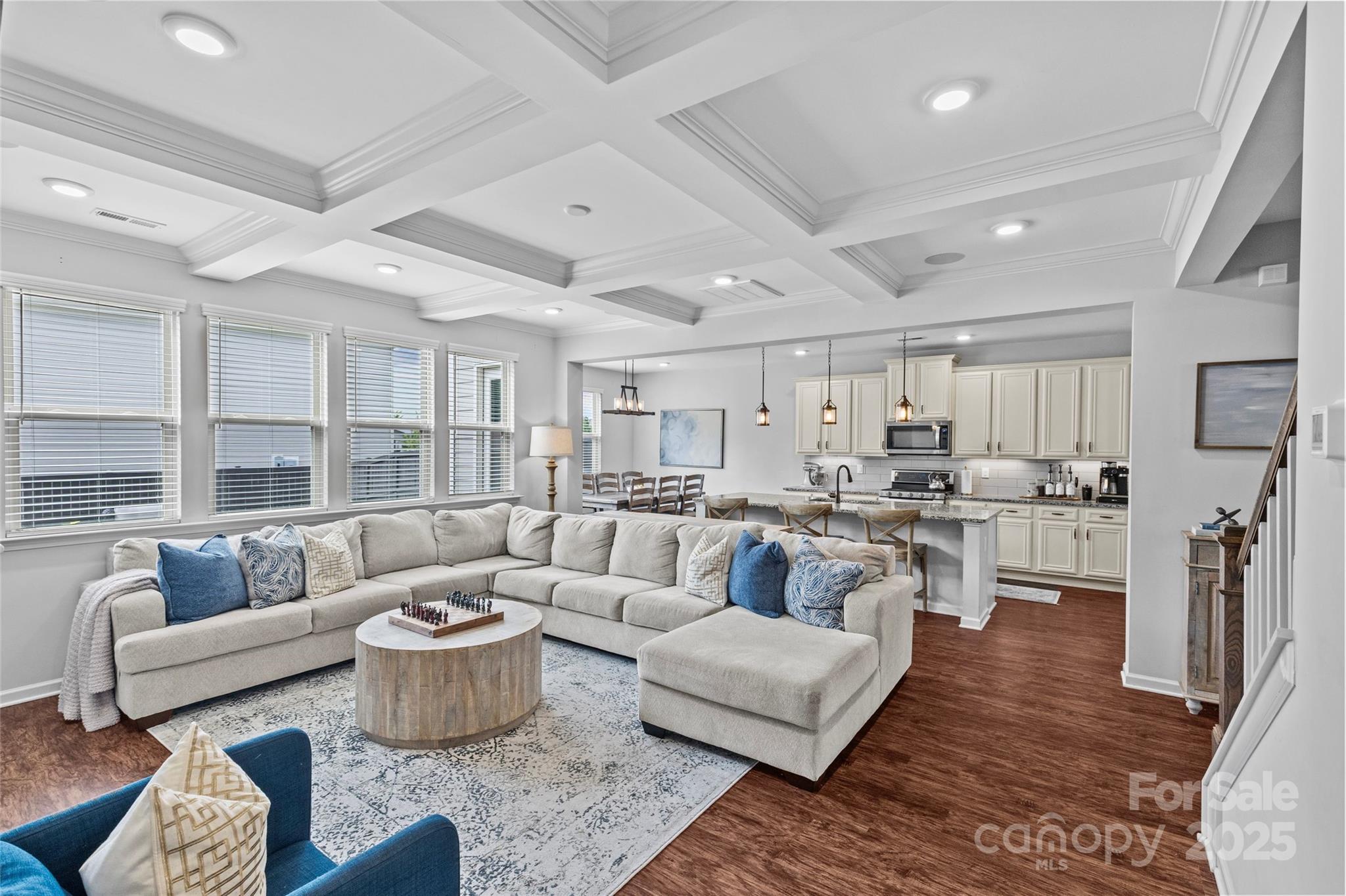 832 Oak Manor Drive SE