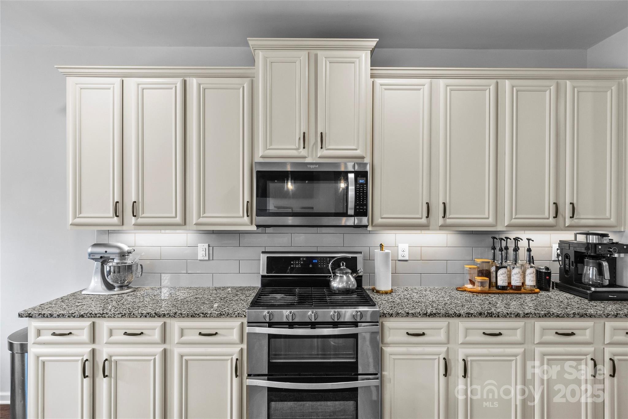 832 Oak Manor Drive SE