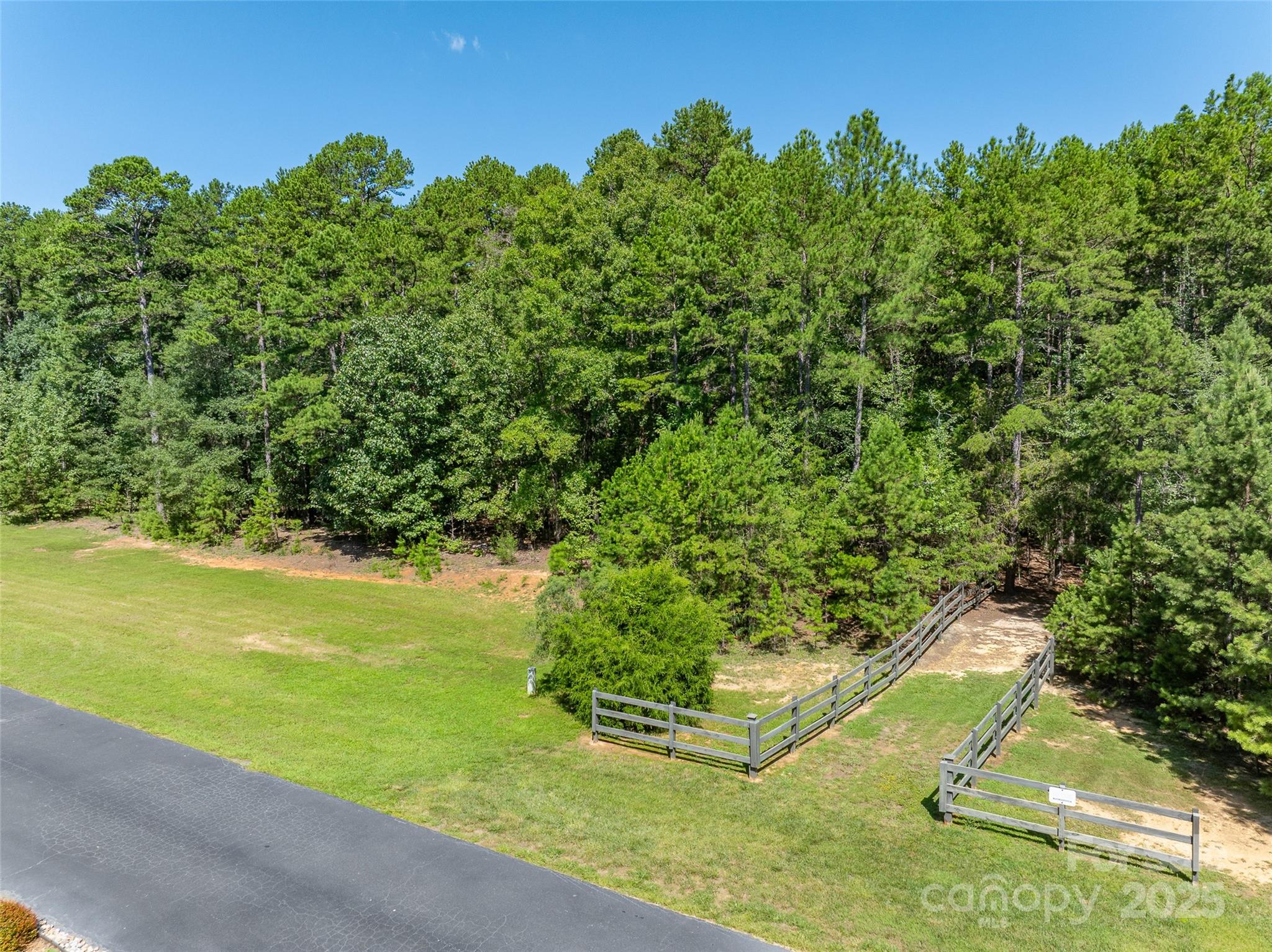 2700 Farm House Lane