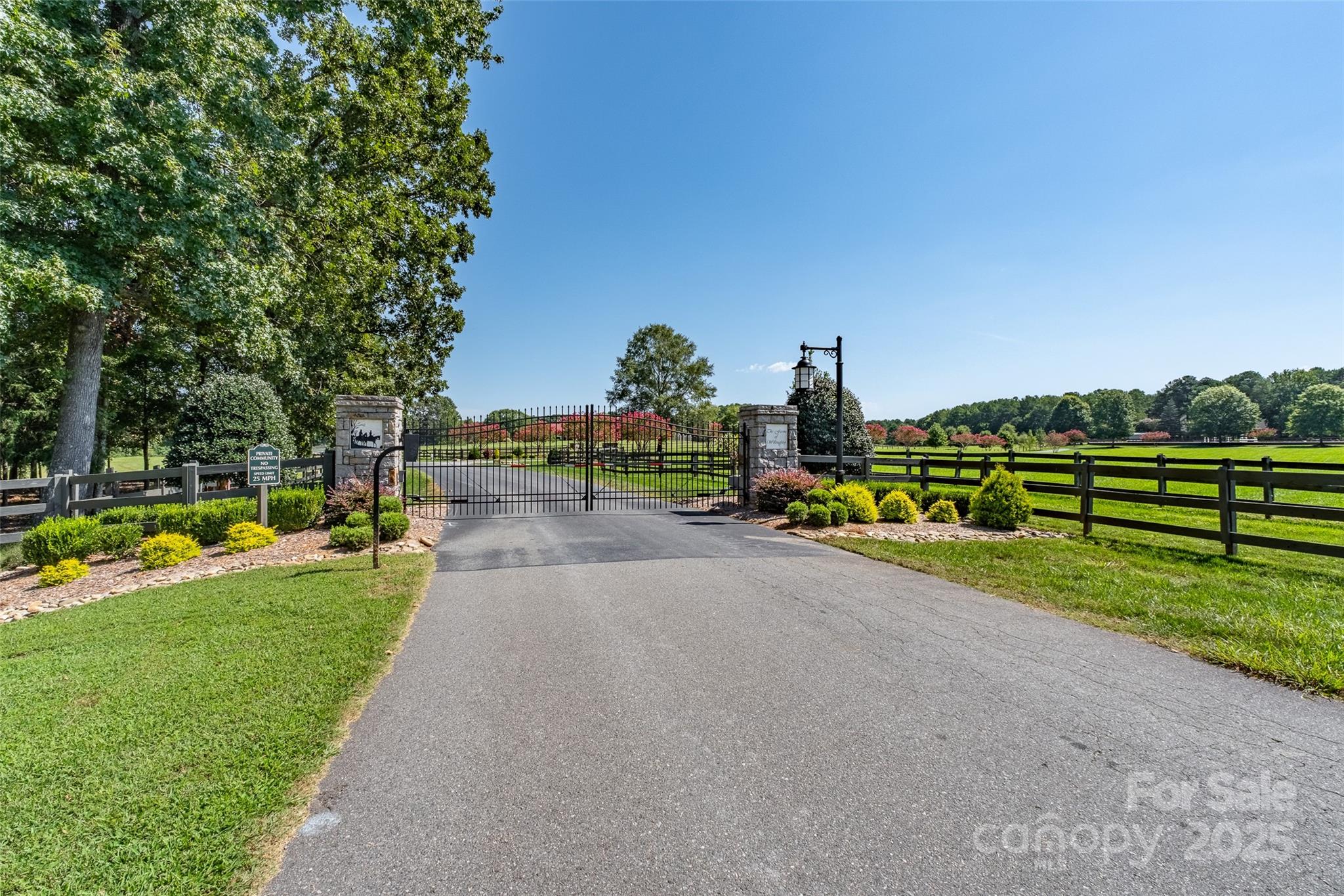 2700 Farm House Lane