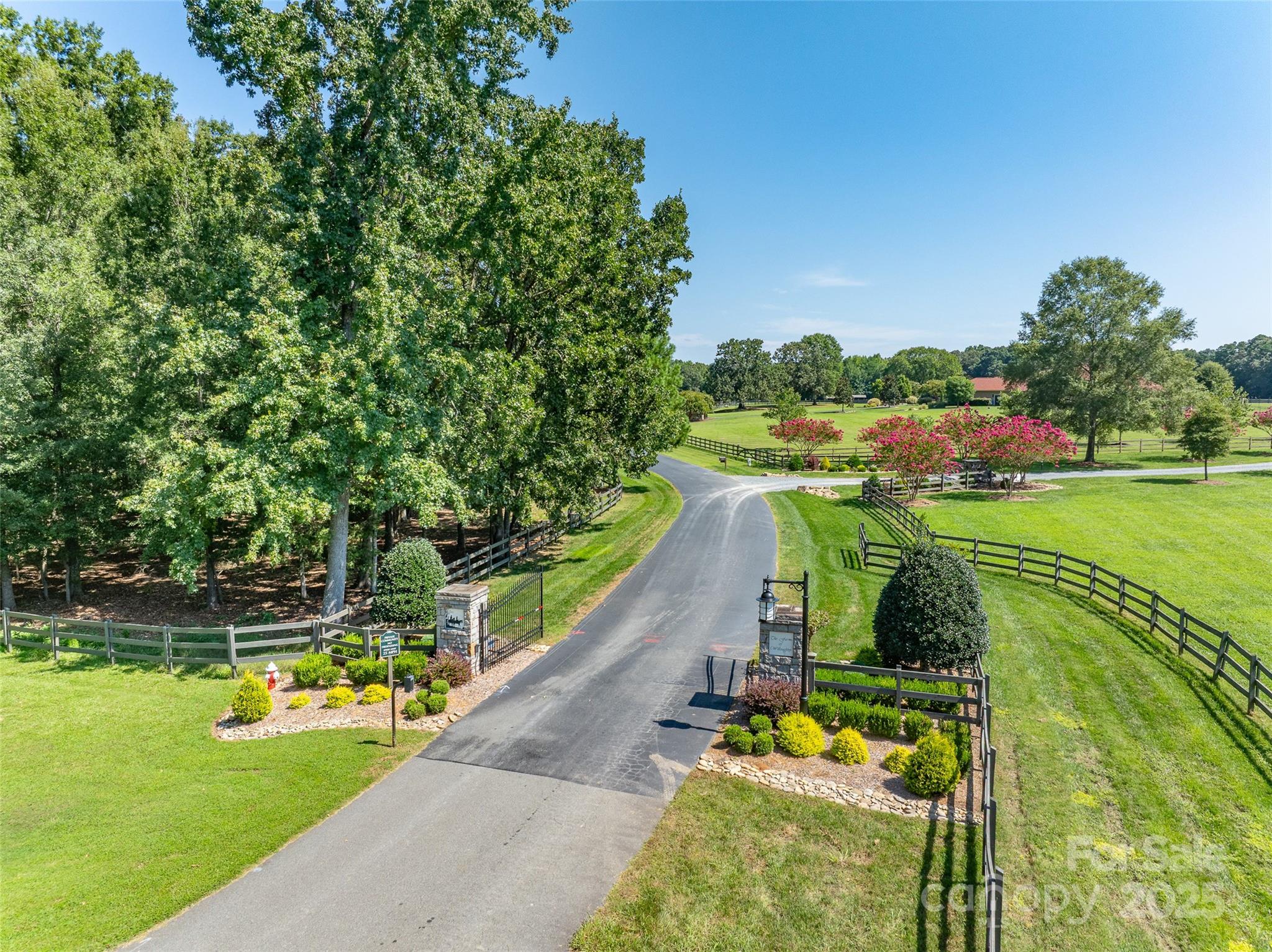 2700 Farm House Lane